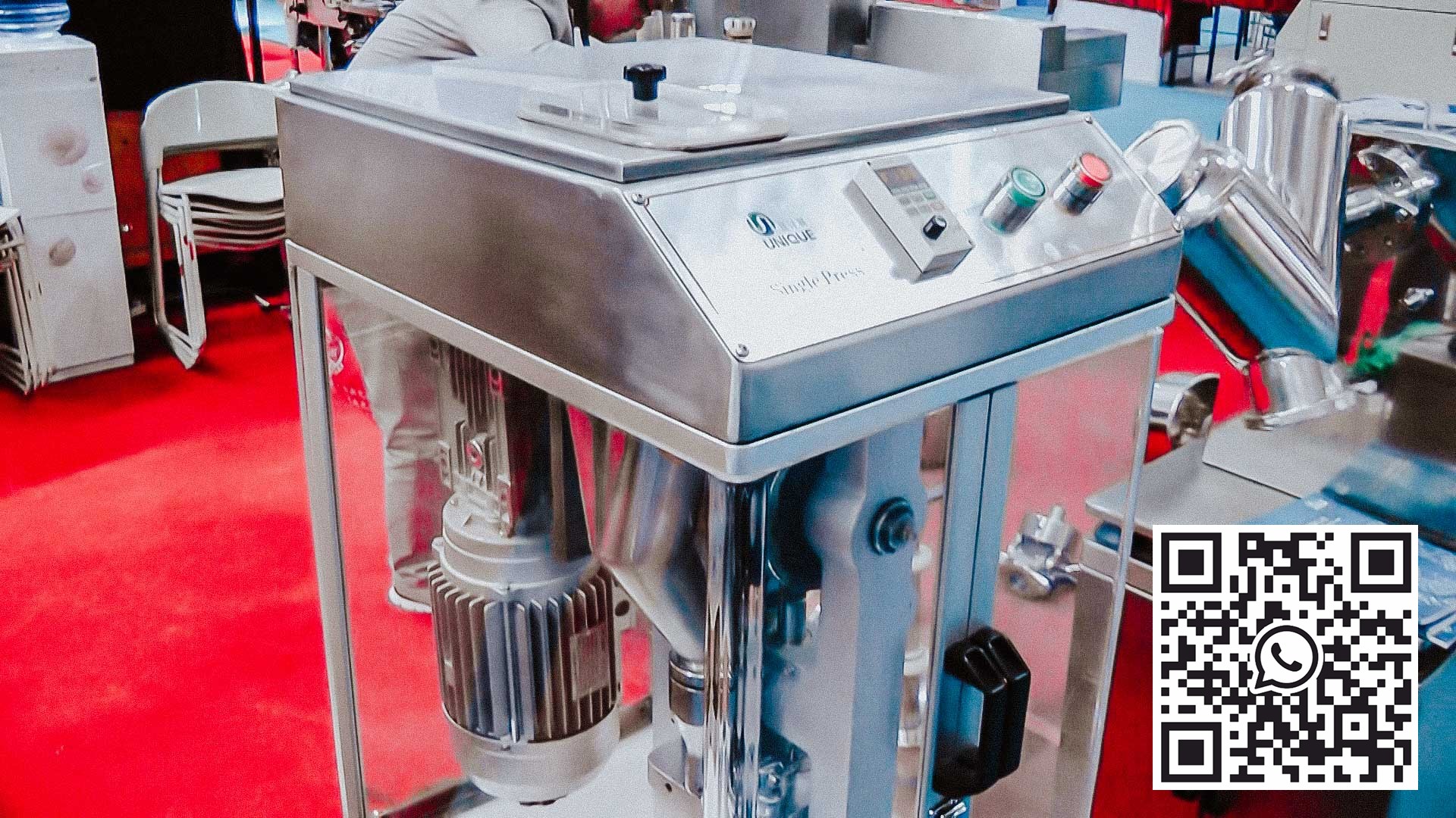 全自动实验室压片机一拳，用于片剂生产测试意大利