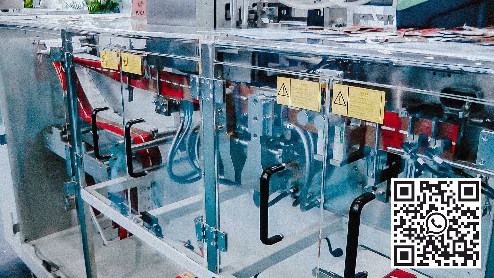 自动包装机，用于将小袋药粉包装在药品生产中