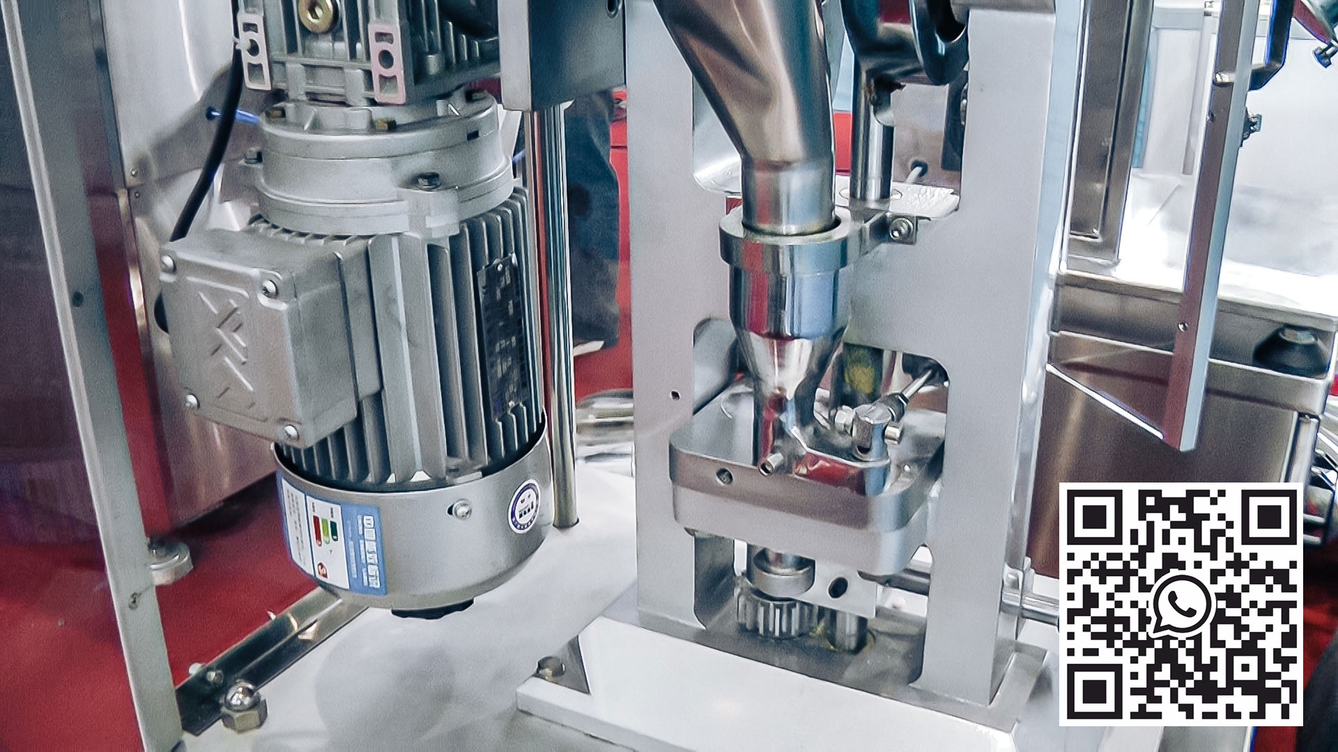制药生产中带有实验室压片机的自动片剂生产设备