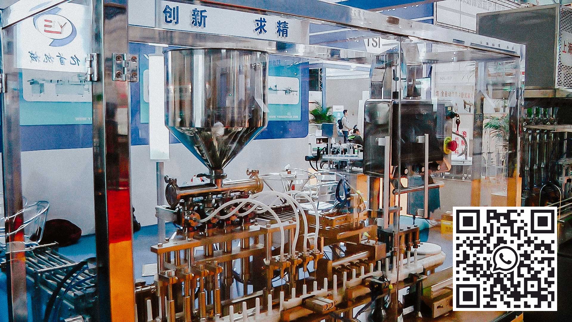Automatický stroj na plnění a uzavírání skleněných lahví pro farmaceutickou výrobu