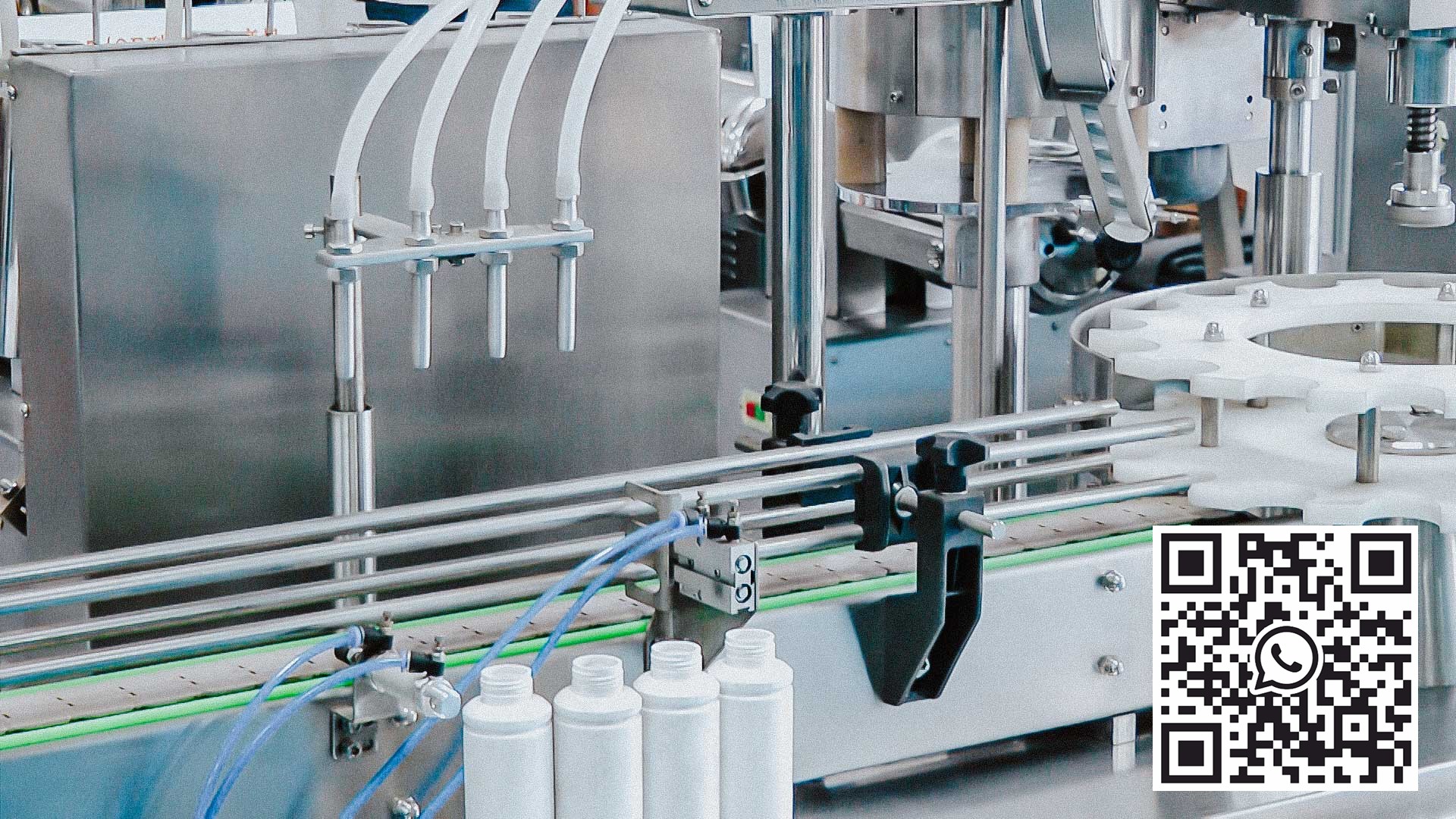 Automatický stroj na plnění a uzavírání skleněných lahví pro výrobu léčiv