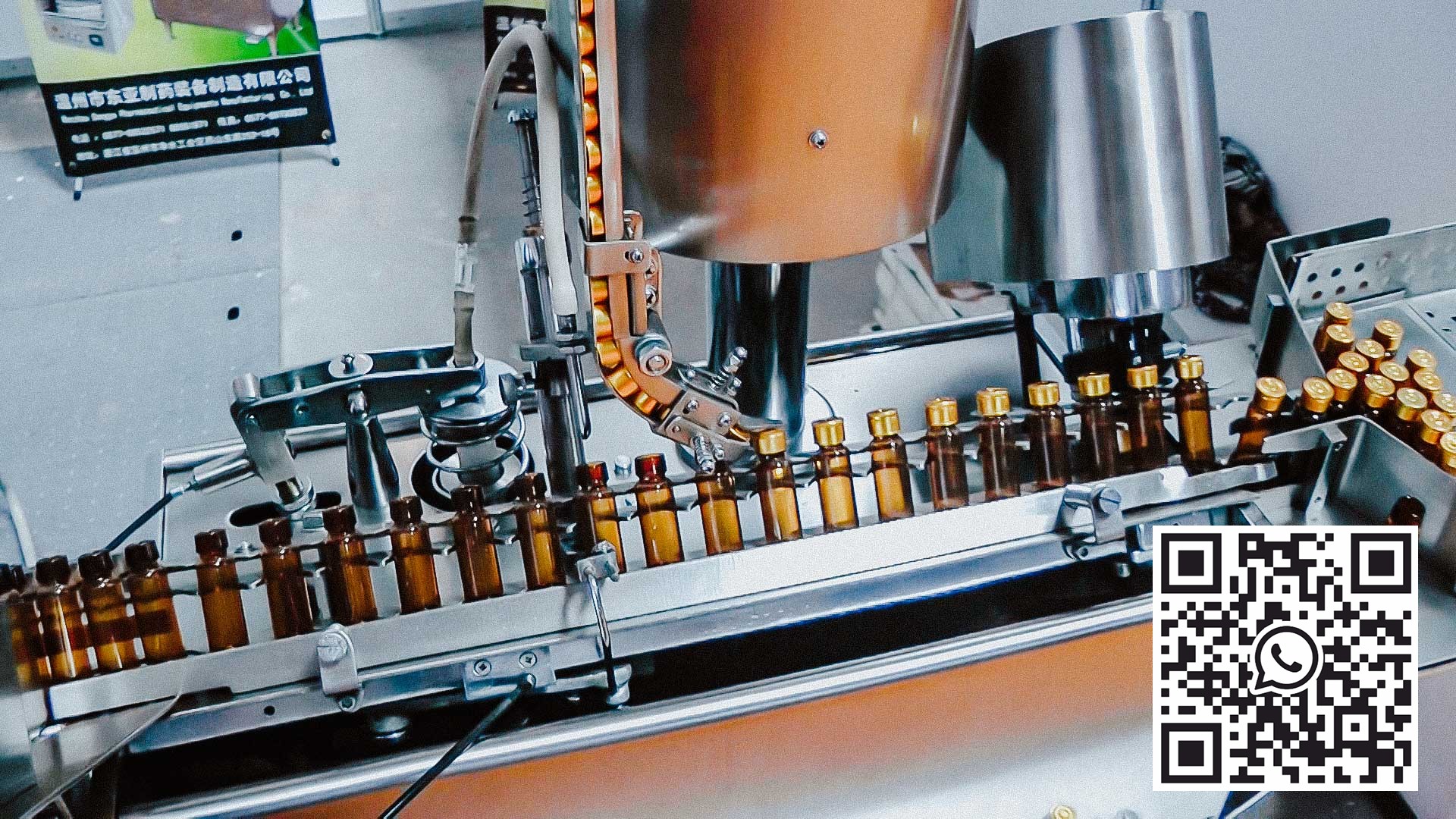 Kompaktní model skleněné lahvičky pro plnění a uzavírání farmaceutických lahví