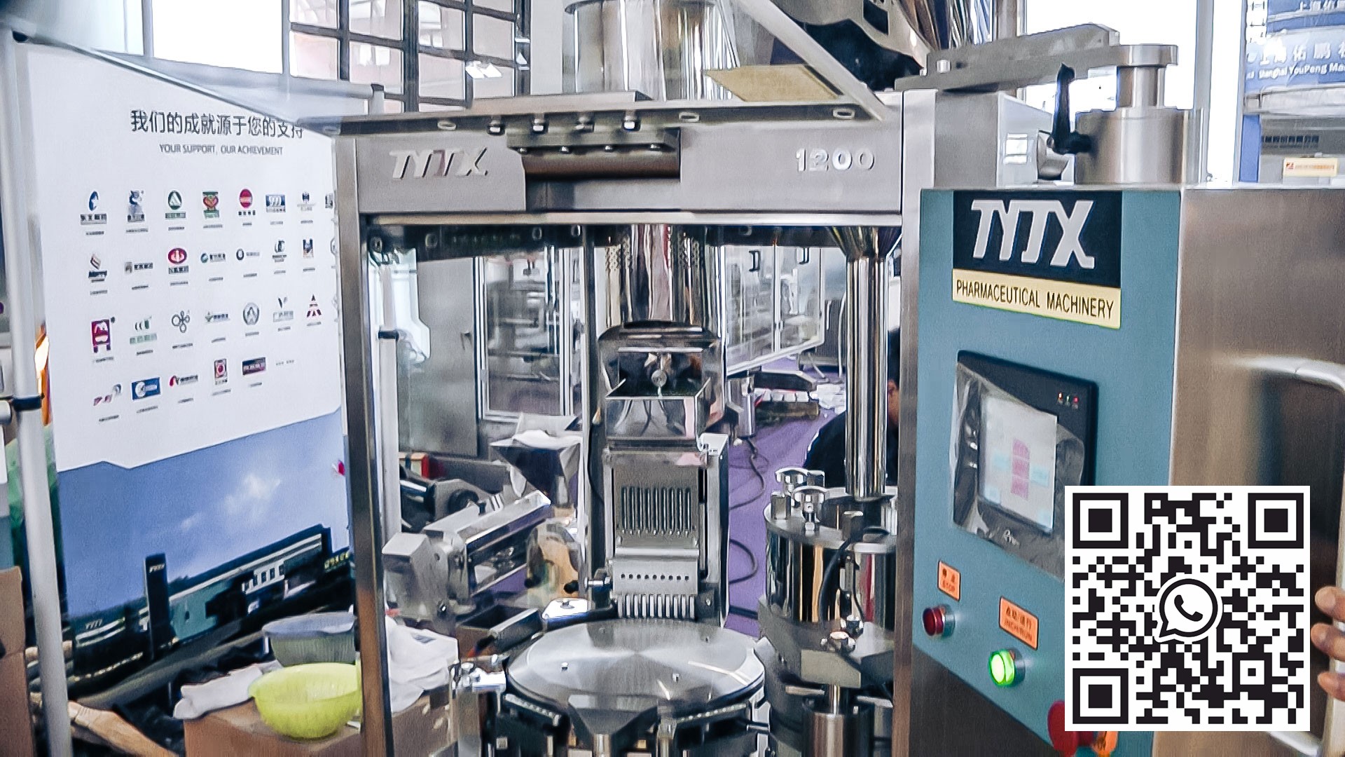 Automatický kapslový stroj na tvrdé želatinové kapsle ve farmaceutické výrobě