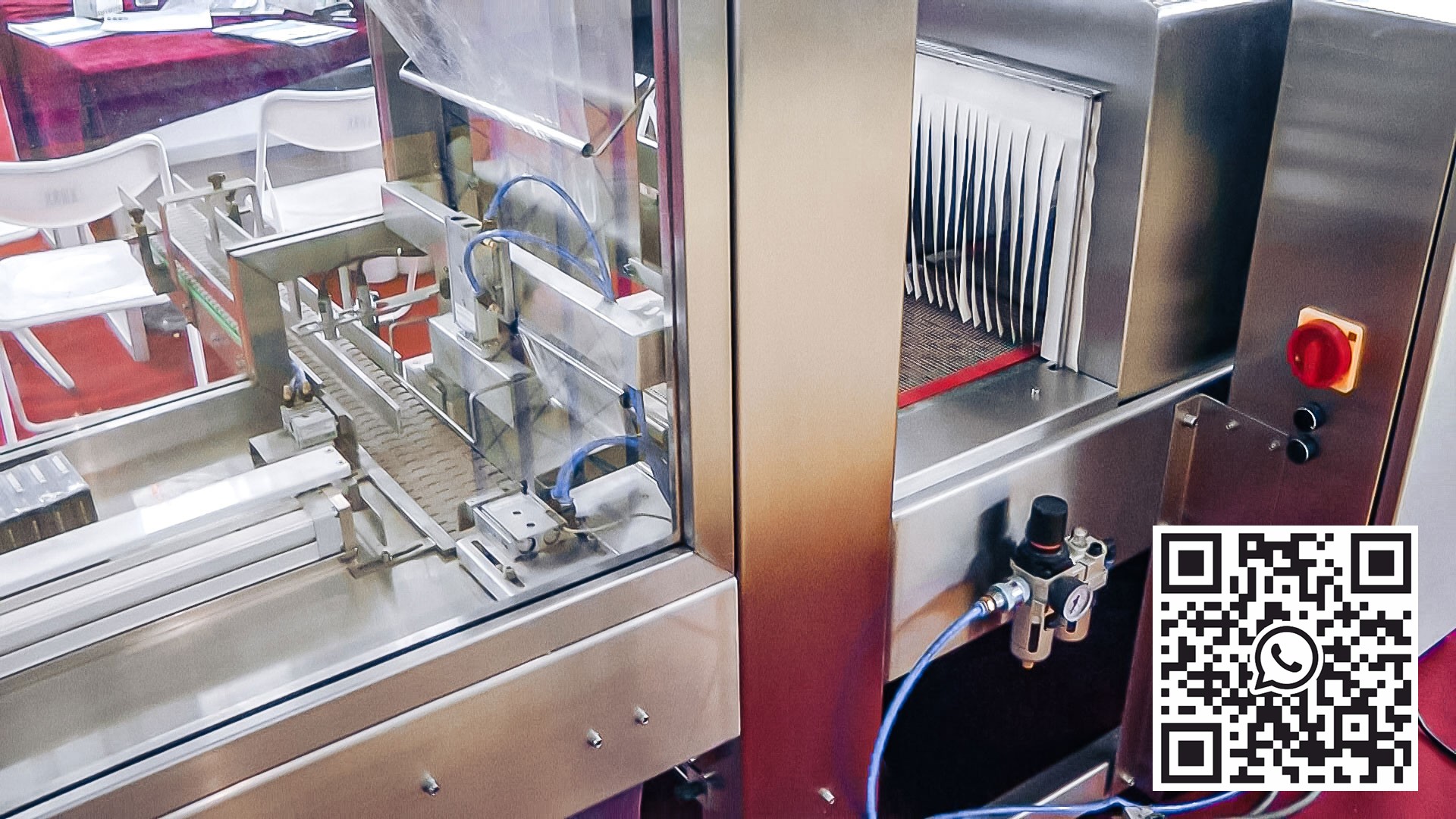 Automatické zařízení pro balení celofánových krabic ve farmaceutické výrobě