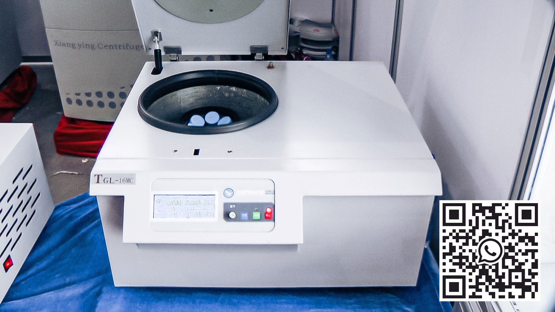 Automatické zařízení pro míchání kapalných vzorků v odstředivce ve farmaceutické výrobě ve Španělsku