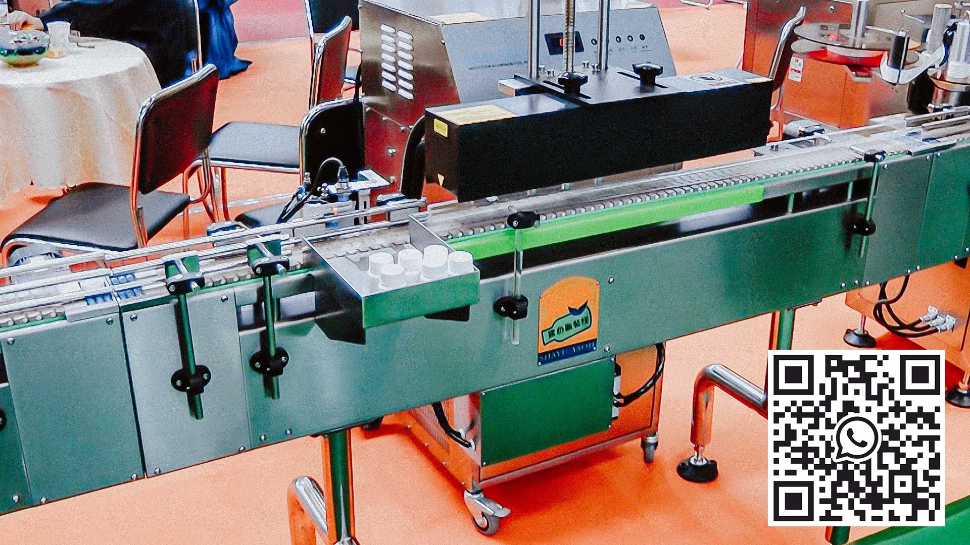 Automatisk emballeringslinie til tabletter og kapsler i plastflasker, der lukker og mærkes