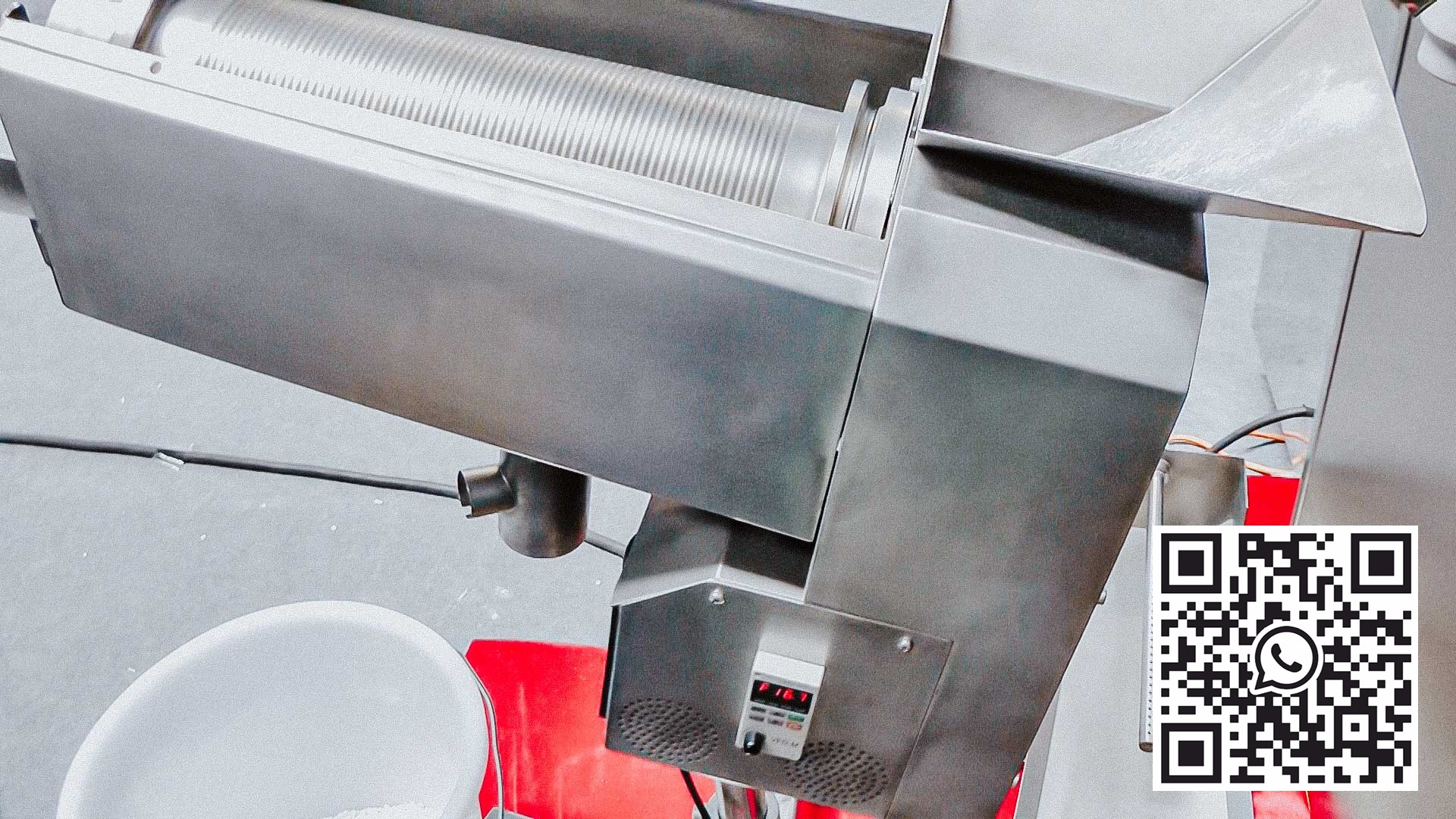 Automatische machine voor het verwijderen van stof van het oppervlak van de tabletten en stofzuiger