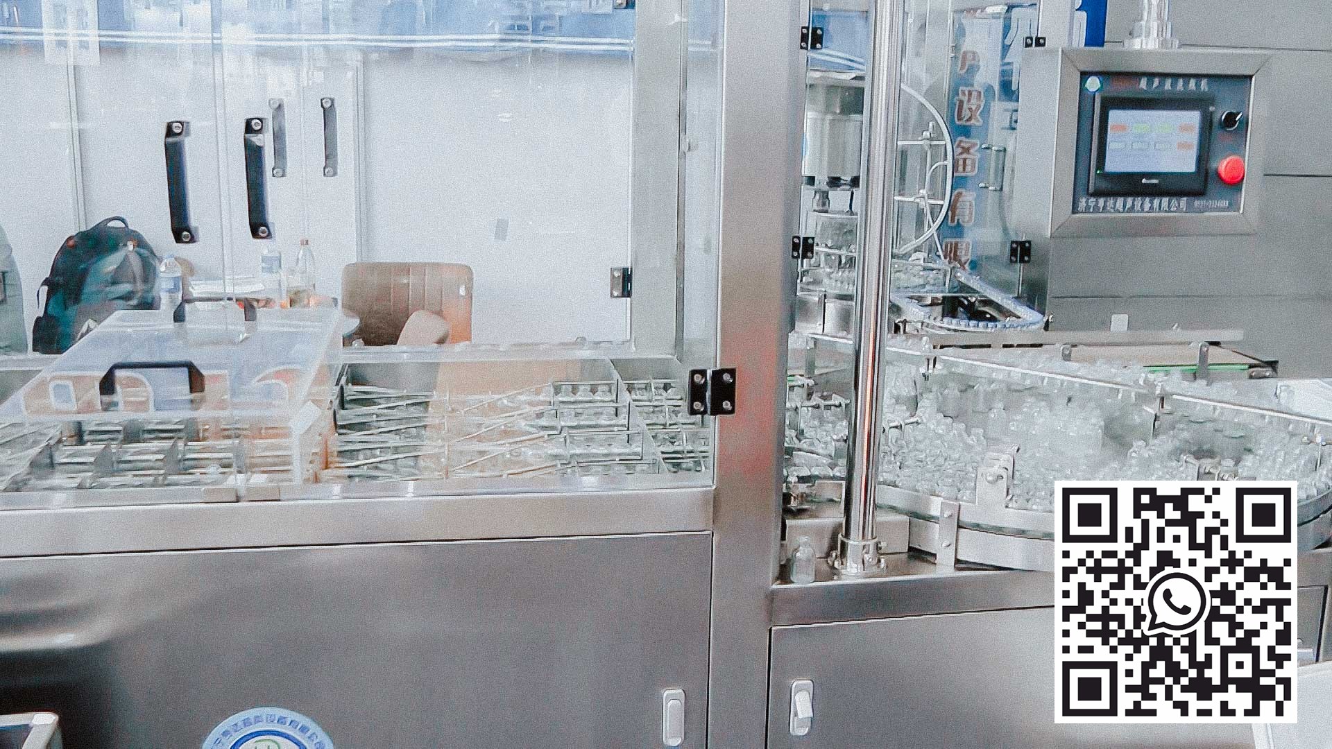 Automatische machine voor het wassen en steriliseren van glazen penicillineflessen