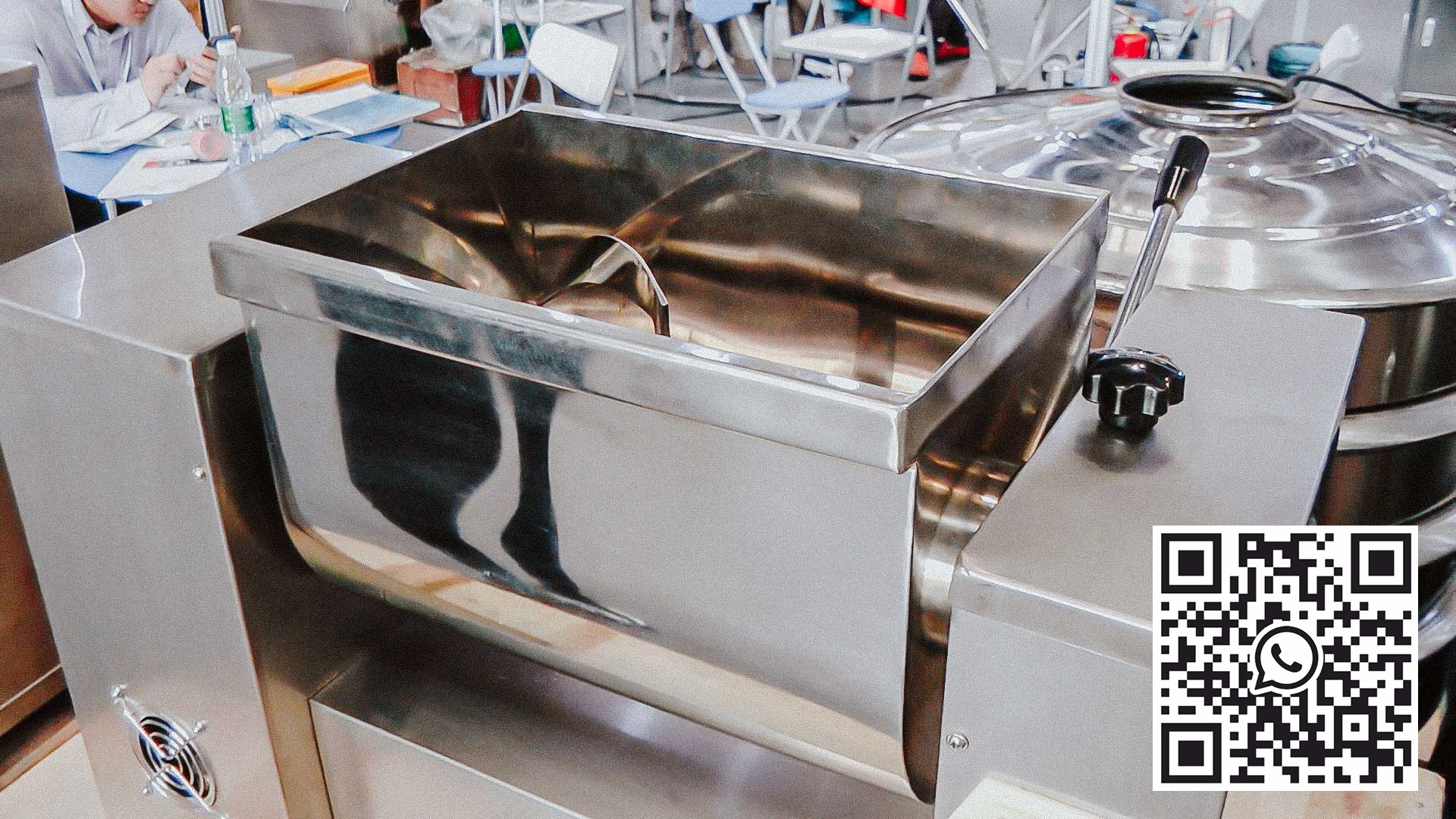 Mixer voor het mengen van poeders in het farmaceutische laboratorium en voor het mengen van productie.