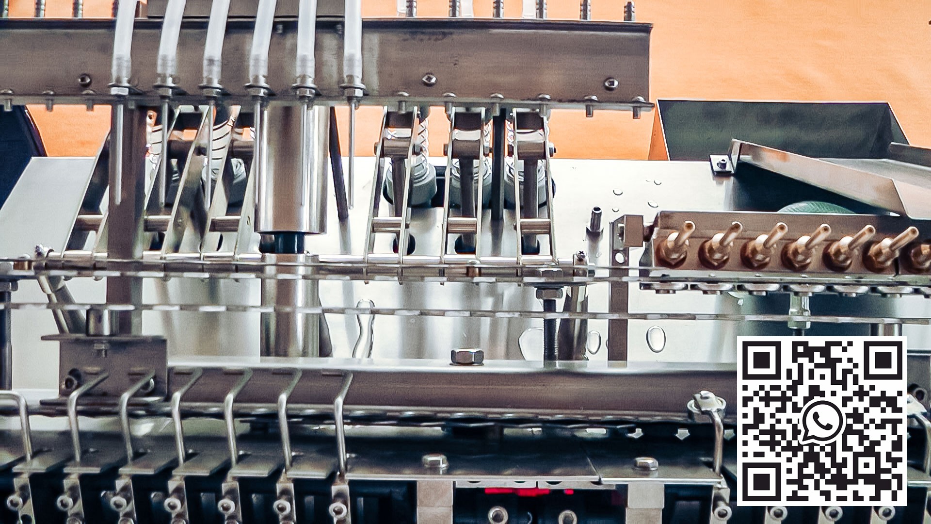 Automatische apparatuur voor het vullen van vloeistoffen en het afsluiten van glazen ampullen in de farmaceutische productie