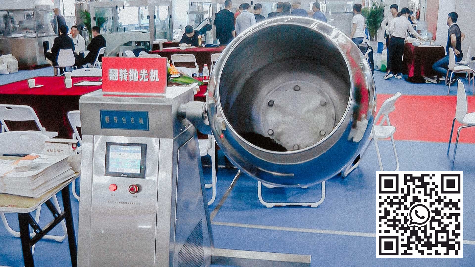 Machine d'enduction de laboratoire pour le revêtement de comprimés avec enveloppe protectrice et colorée