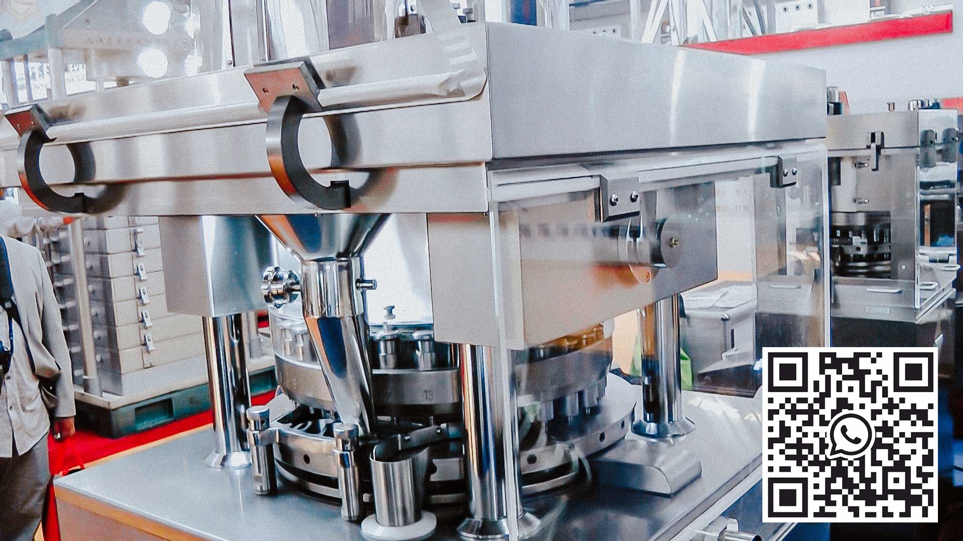Grande presse à comprimés rotative automatique pour la production de différentes formes de comprimés