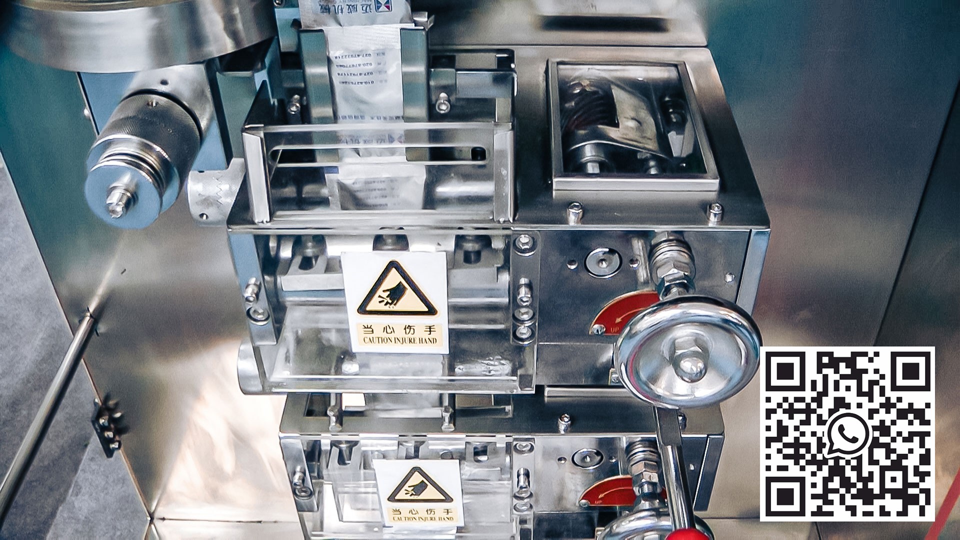 Équipement de machine de blister automatique dans la production pharmaceutique