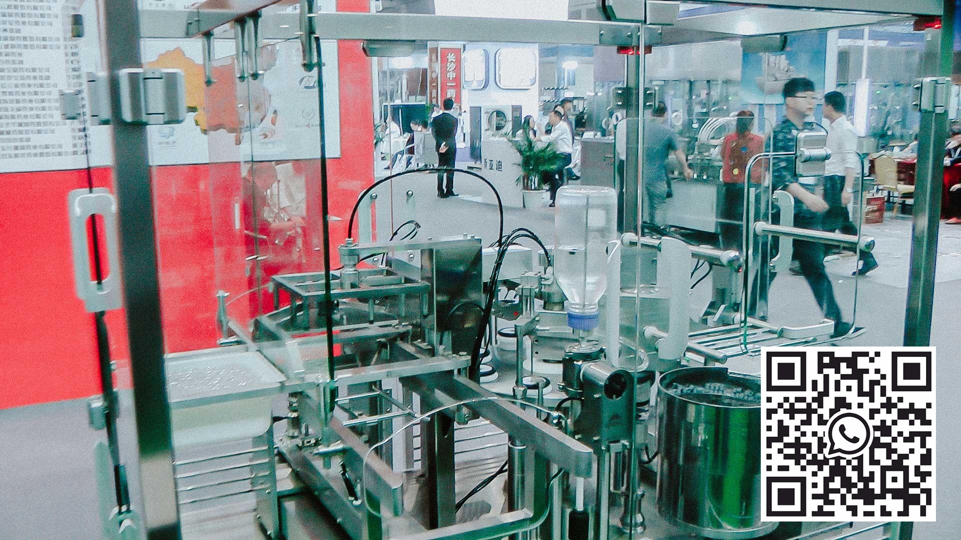 स्वचालित मशीन असेंबली और कैपिंग प्लास्टिक सिरिंज