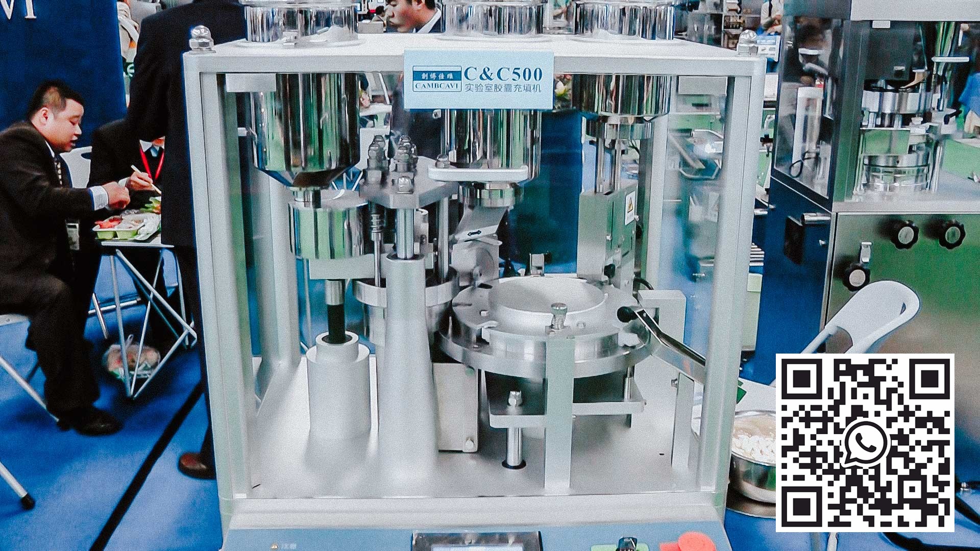Peralatan farmasi untuk mengisi kapsul gelatin padat dengan mikrogranul