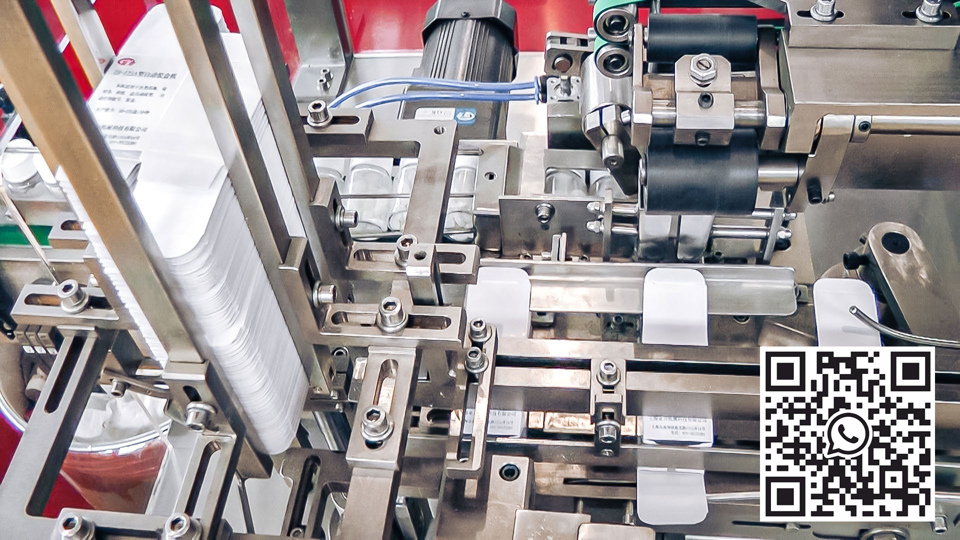 Mesin pengemas karton peralatan otomatis untuk botol dengan tablet dalam produksi farmasi