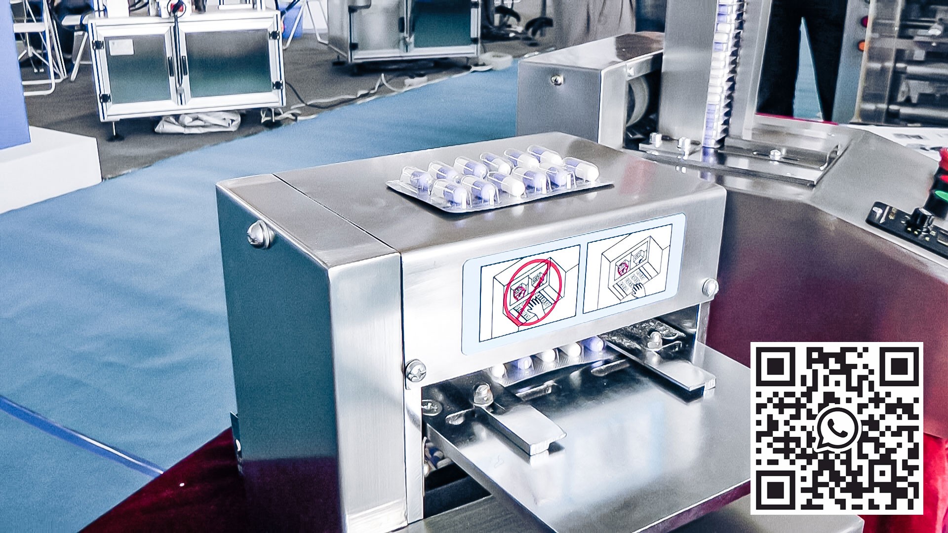 Peralatan otomatis untuk menghilangkan blister kapsul gelatin PVC di produksi farmasi Italia
