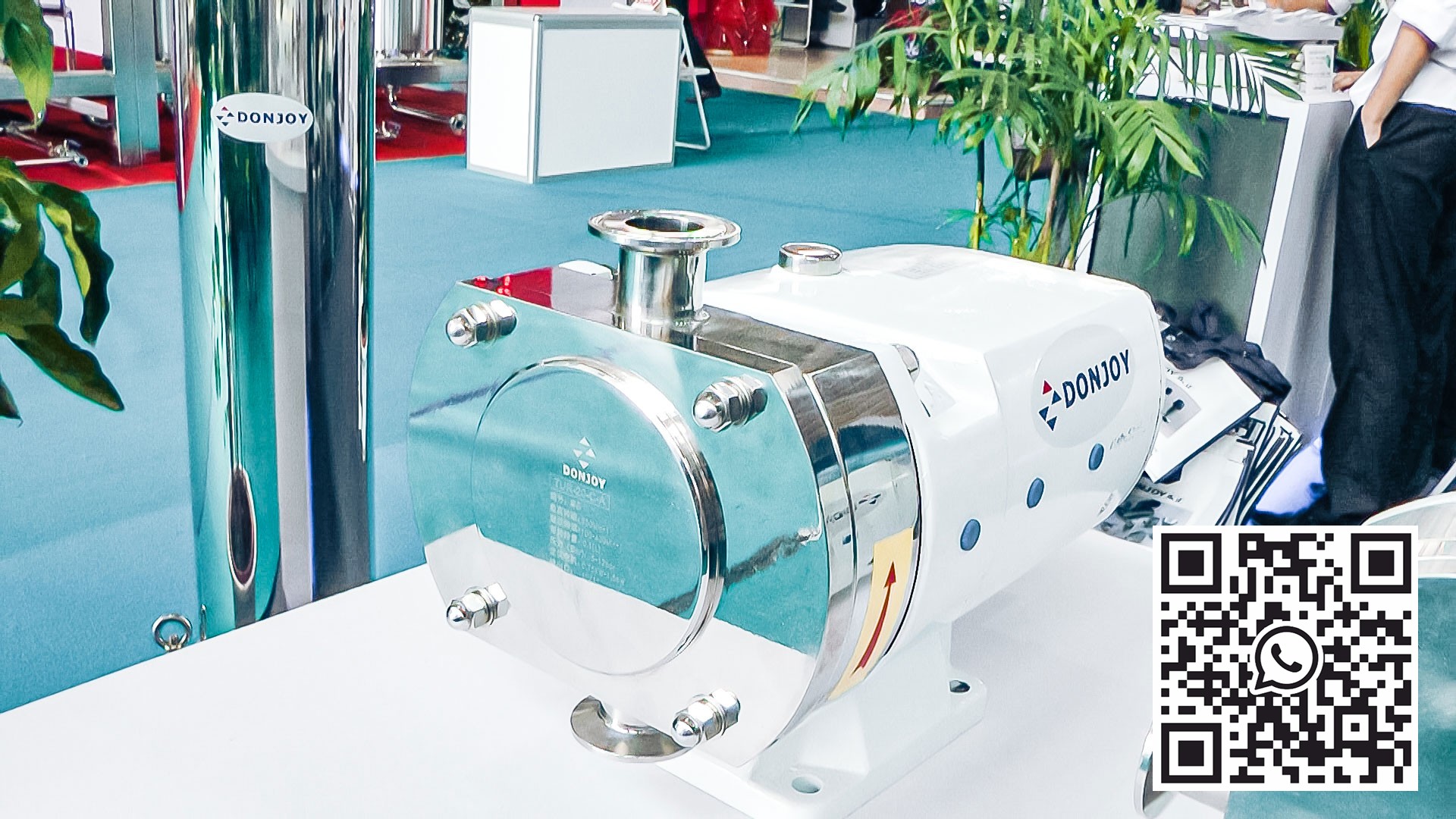 Peralatan otomatis untuk memompa cairan dalam produksi farmasi Polandia