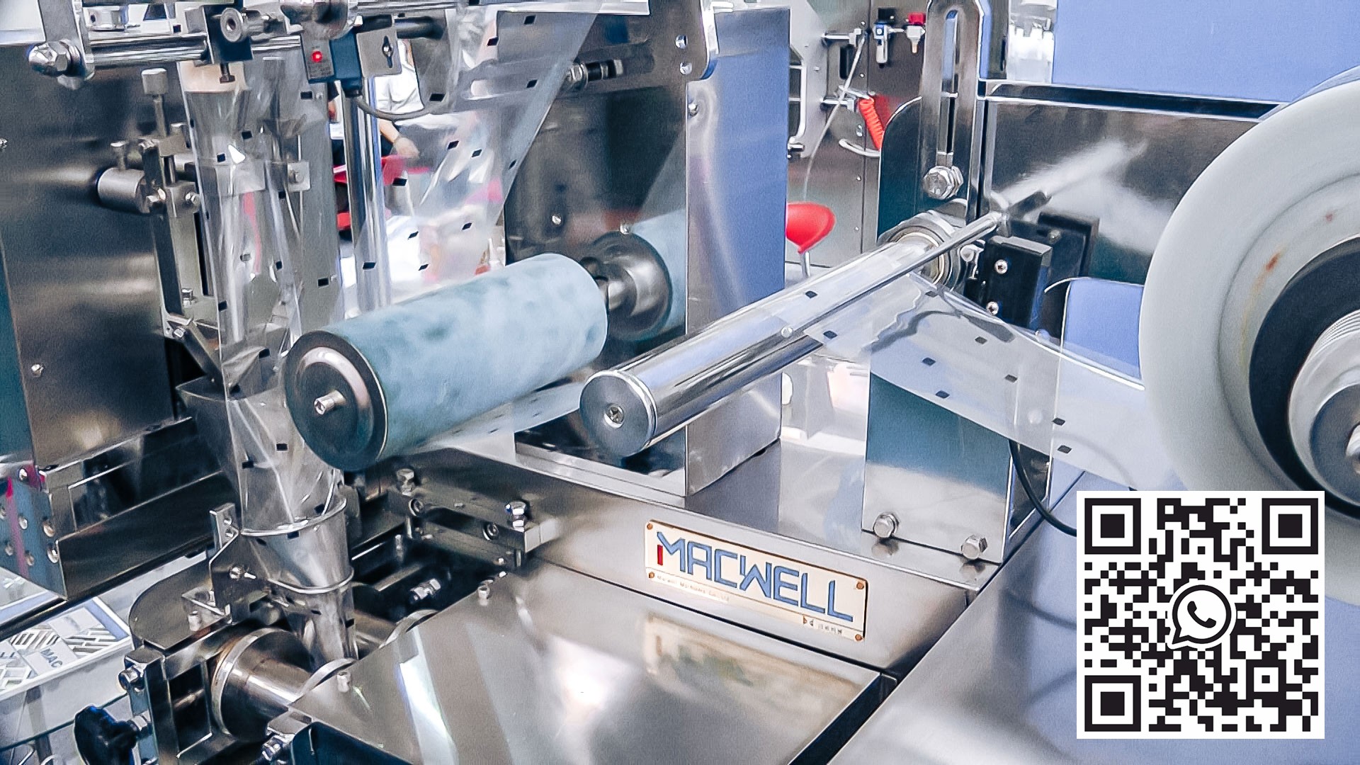 Mesin pengemas peralatan otomatis dalam produksi farmasi
