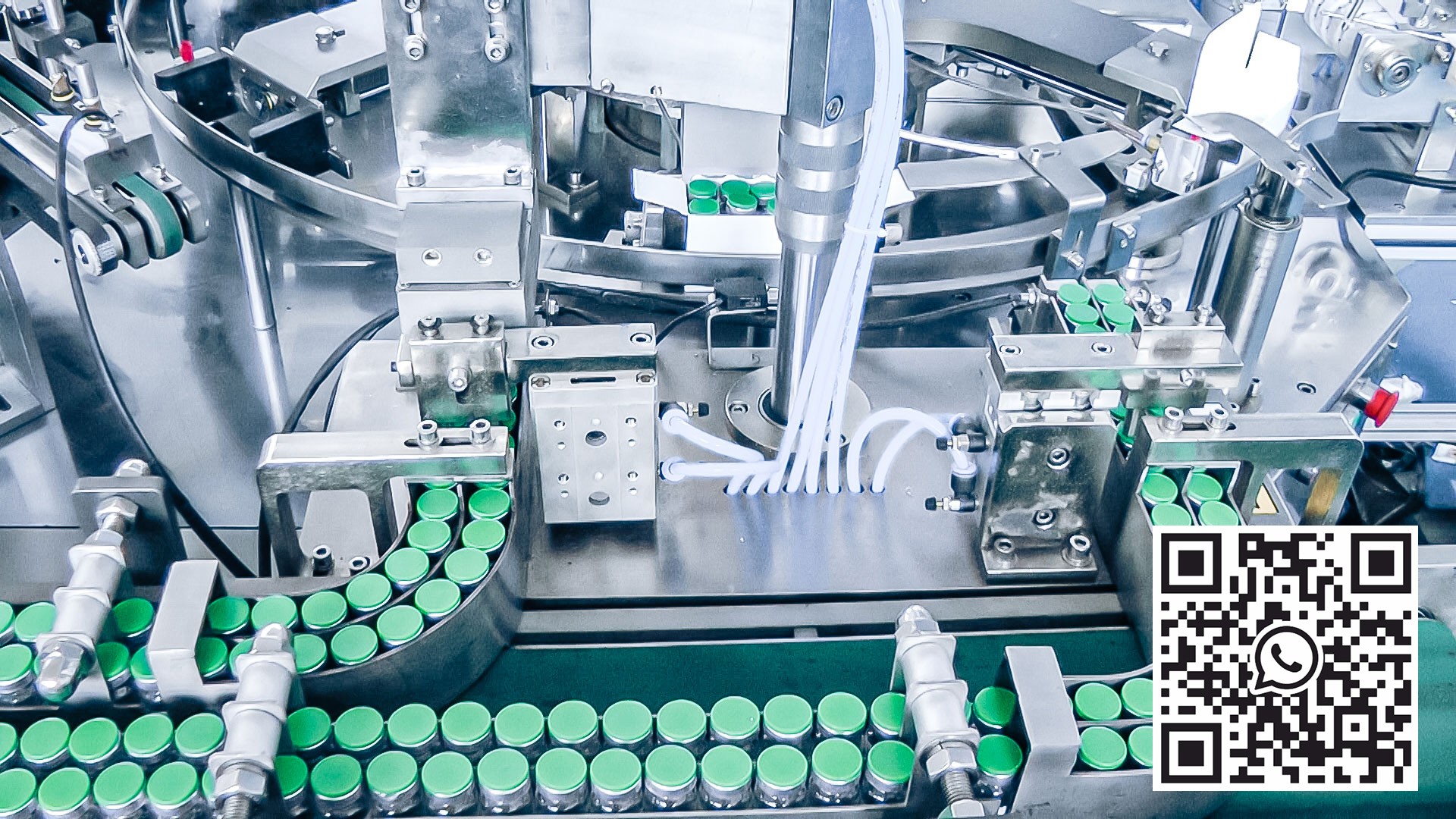 Peralatan pengemasan otomatis botol penisilin dalam kotak karton dalam produksi farmasi