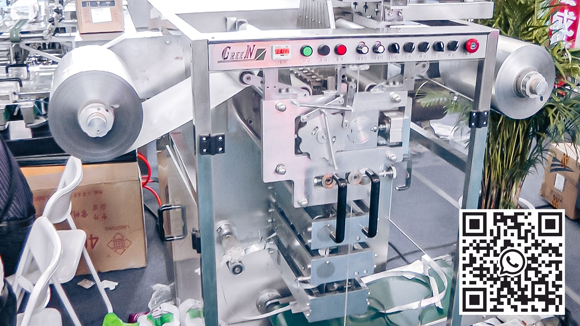 Peralatan pengemasan tablet otomatis dalam aluminium foil dalam produksi farmasi