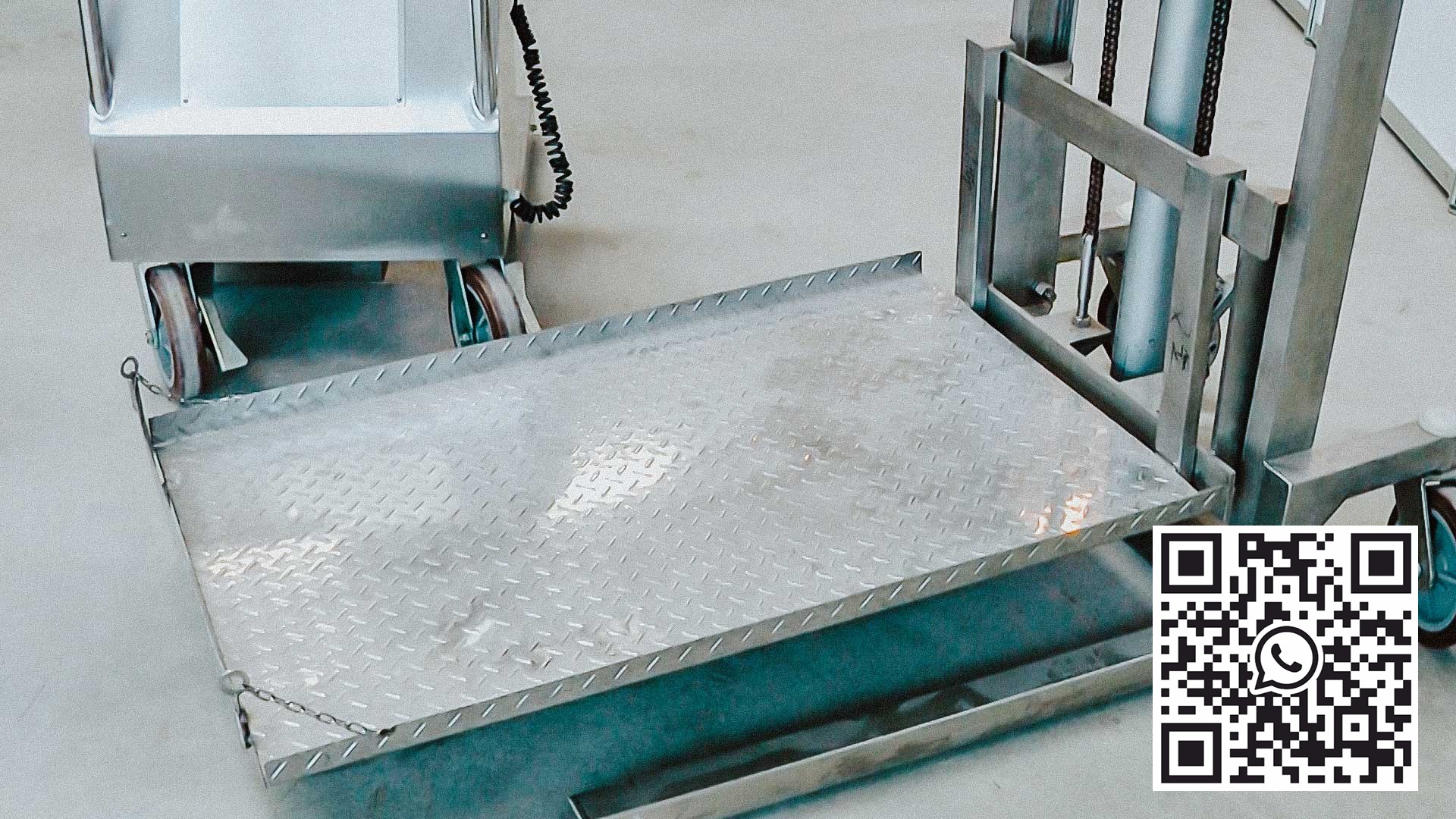 Pick-up automatico per contenitori di polvere in fabbrica farmaceutica