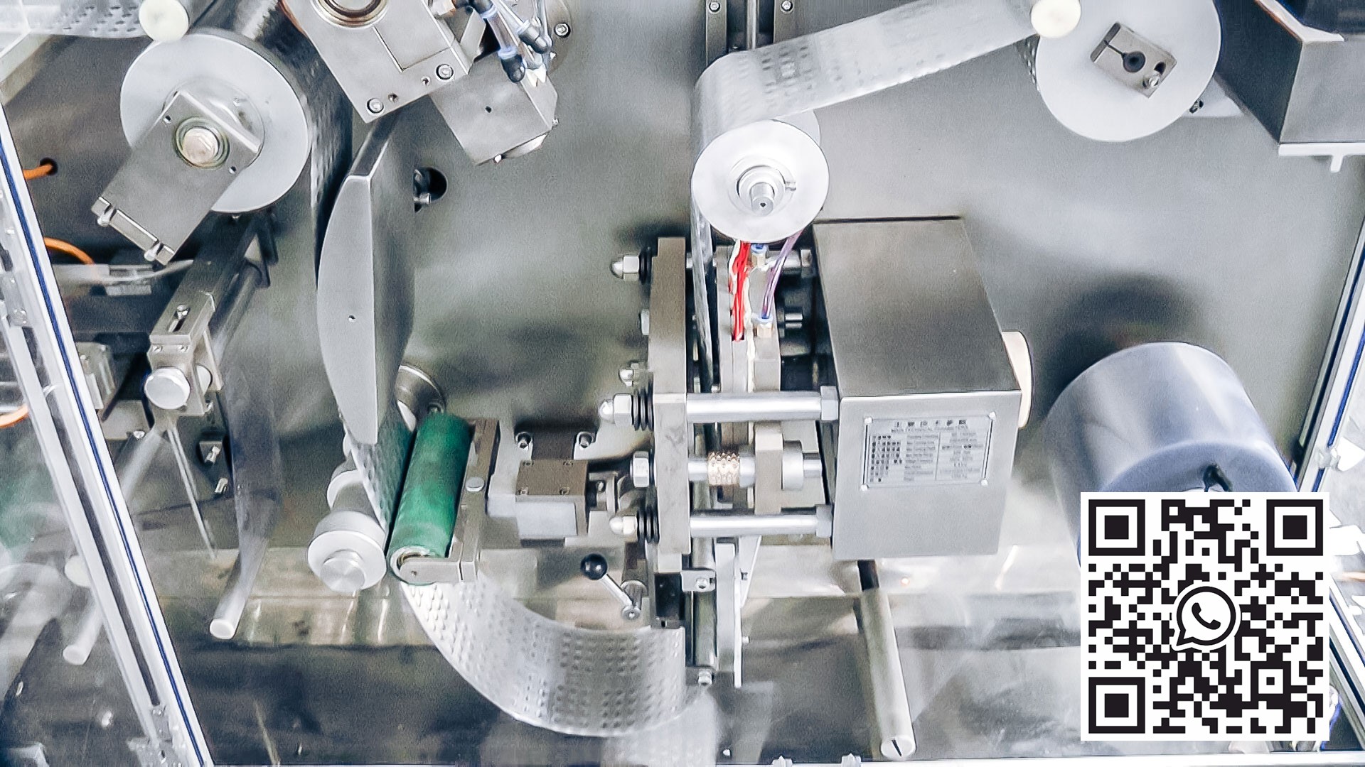 Apparecchiature automatiche per il confezionamento di capsule di gelatina in blister in PVC nella produzione farmaceutica