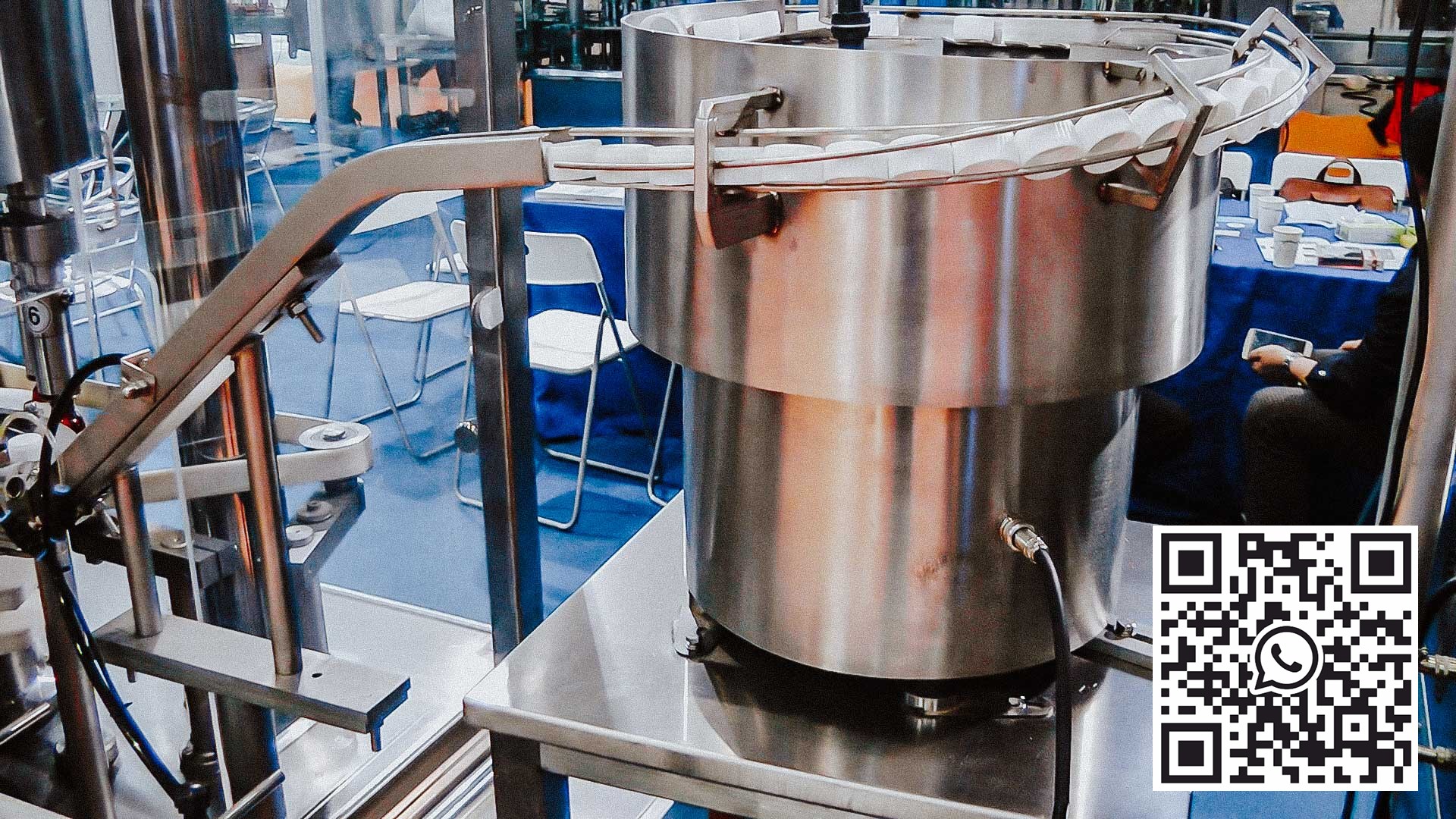 Automatiniai butelių išpilstymo ir uždarymo plastikiniai buteliai ir užsukami dangteliai