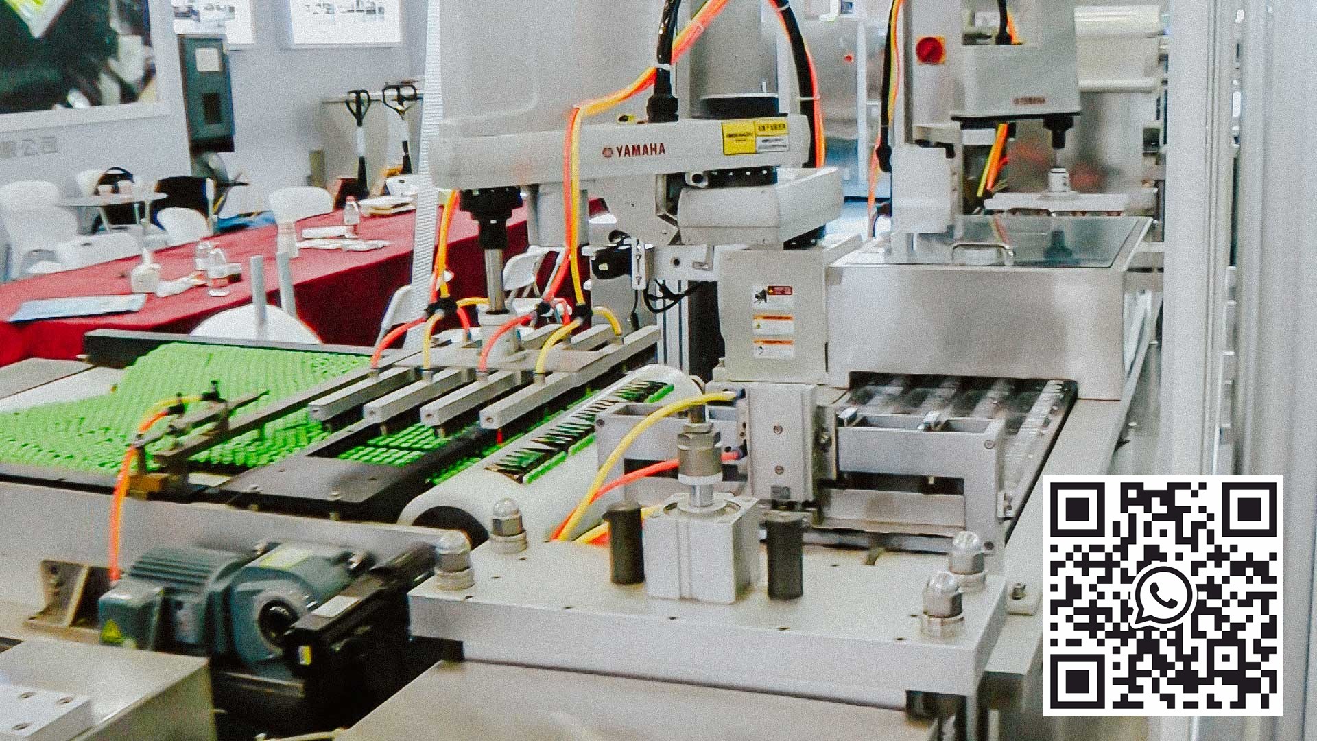 Automatinė kartoninė įranga penicilino buteliams pakuoti į dėžes