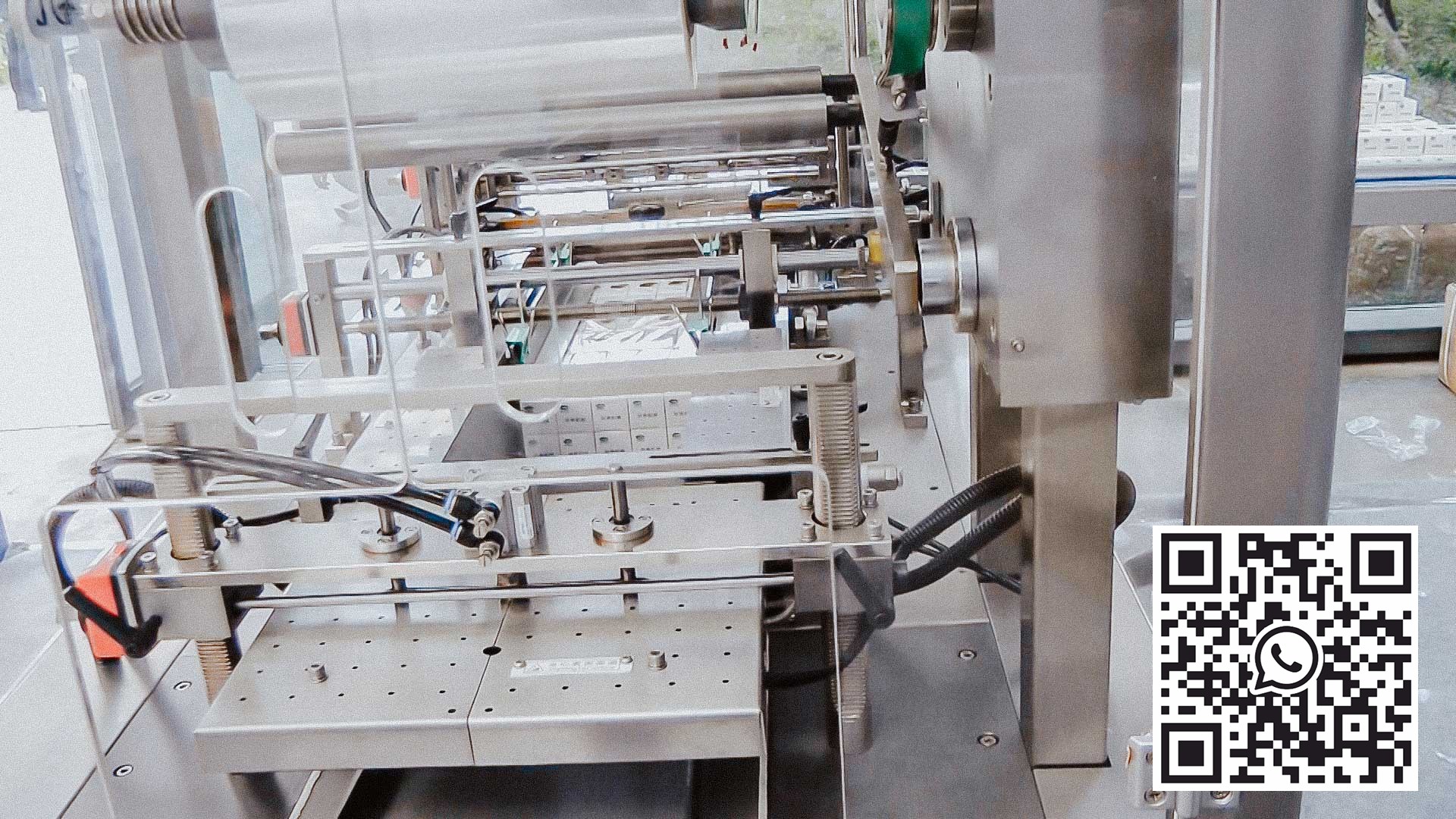 Automatinė celofanatorių įranga, skirta pakuoti į kartoninių dėžučių plėvelę su vaistais
