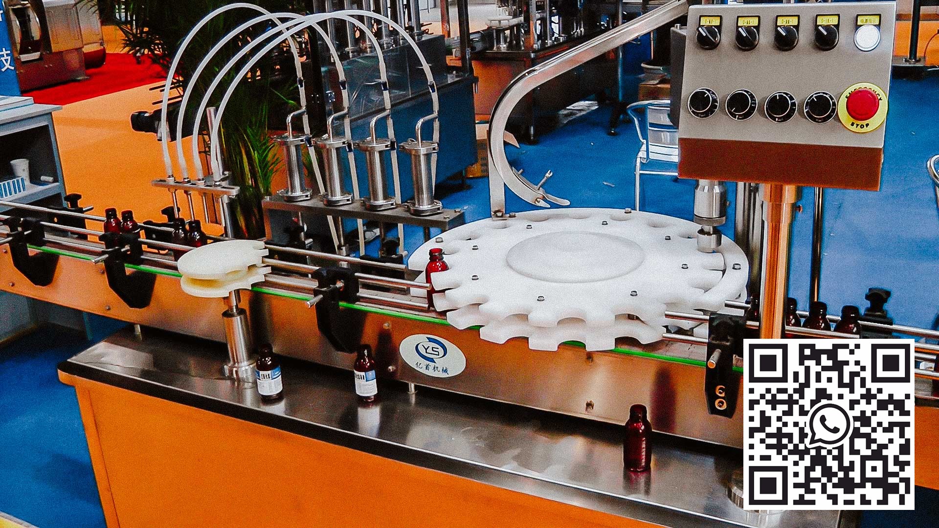 Automatinė įranga skystiems produktams užpildyti į plastikinius butelius su dangteliais