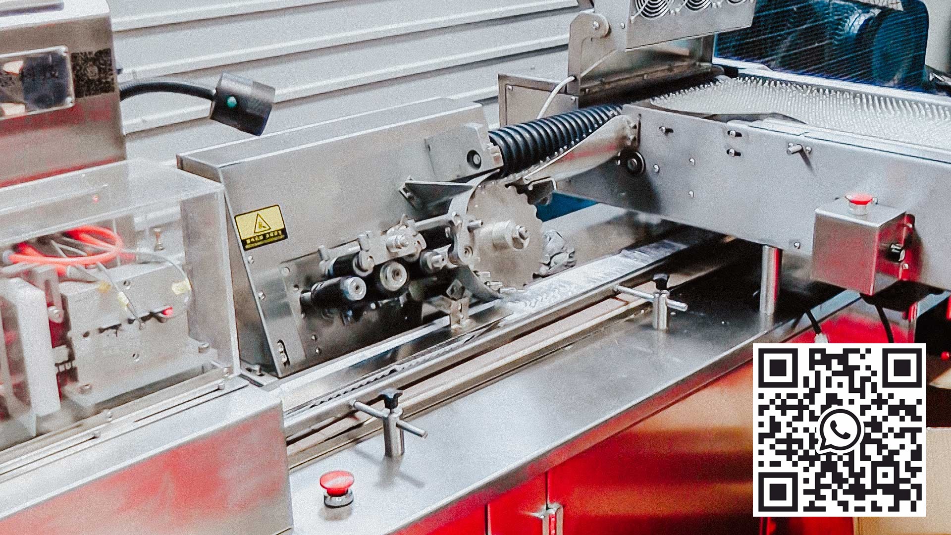 Automatinė stiklo ampulių pakavimo į plastikinius lizdinius šaukštus įranga