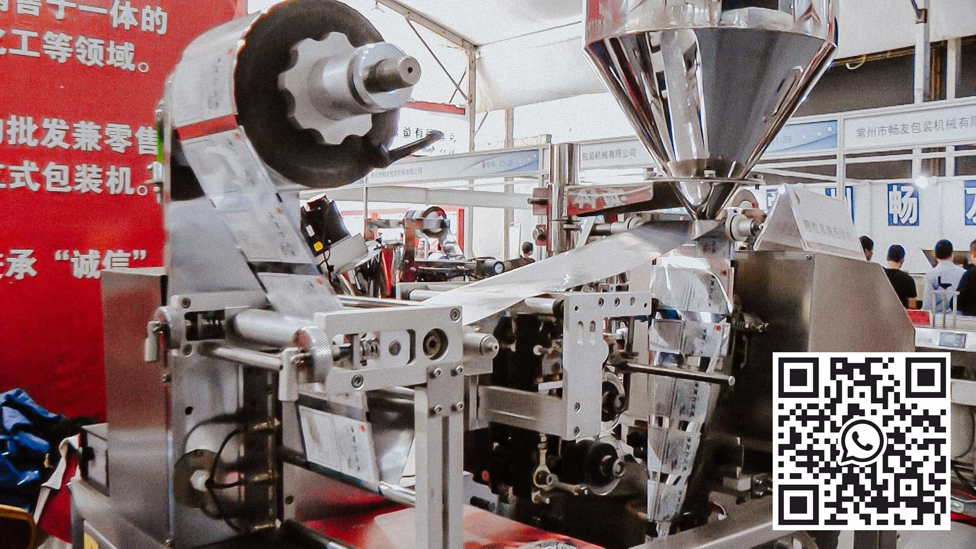 Automatinė įranga miltelių granules pakuoja ir pakuoja į maišelių maišelius
