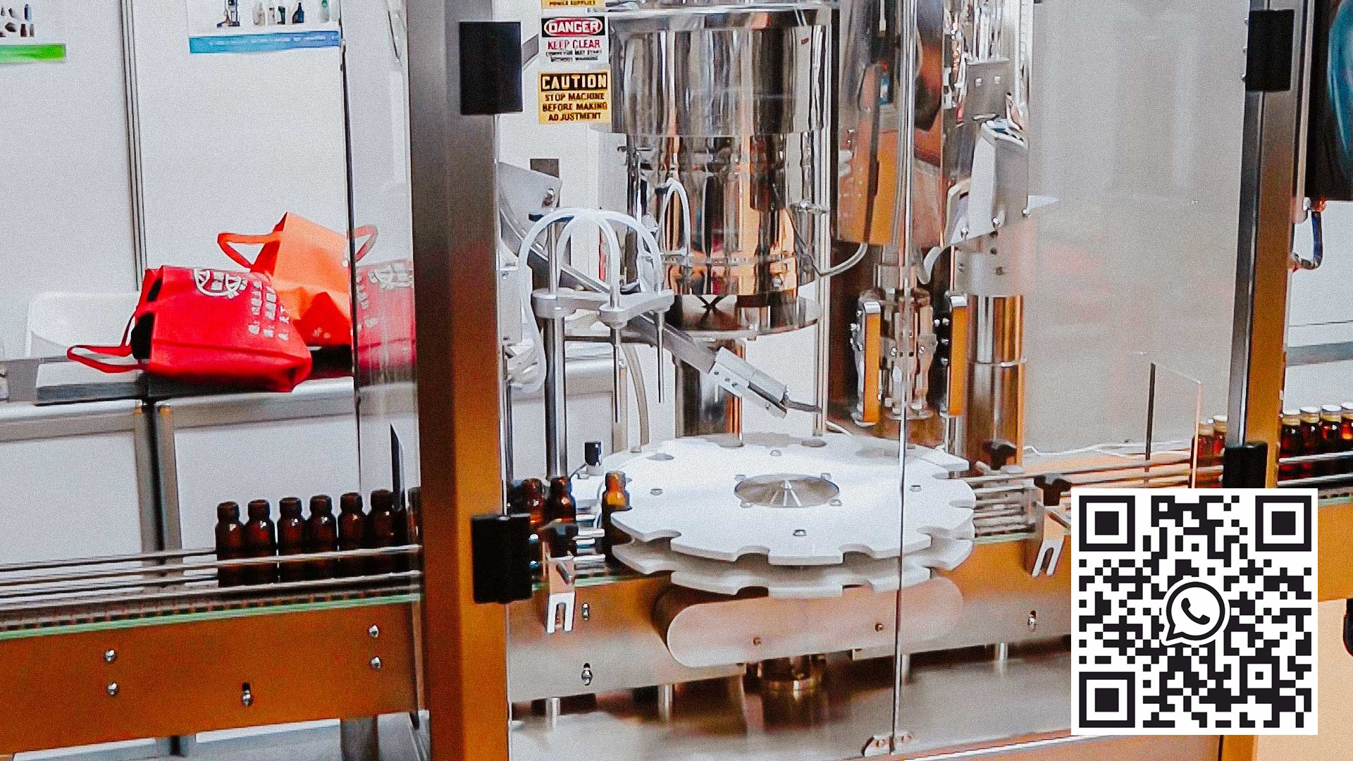 Automatinė stiklinių butelių užpildymo ir uždarymo mašina bei užsukamas aliuminio dangtelis