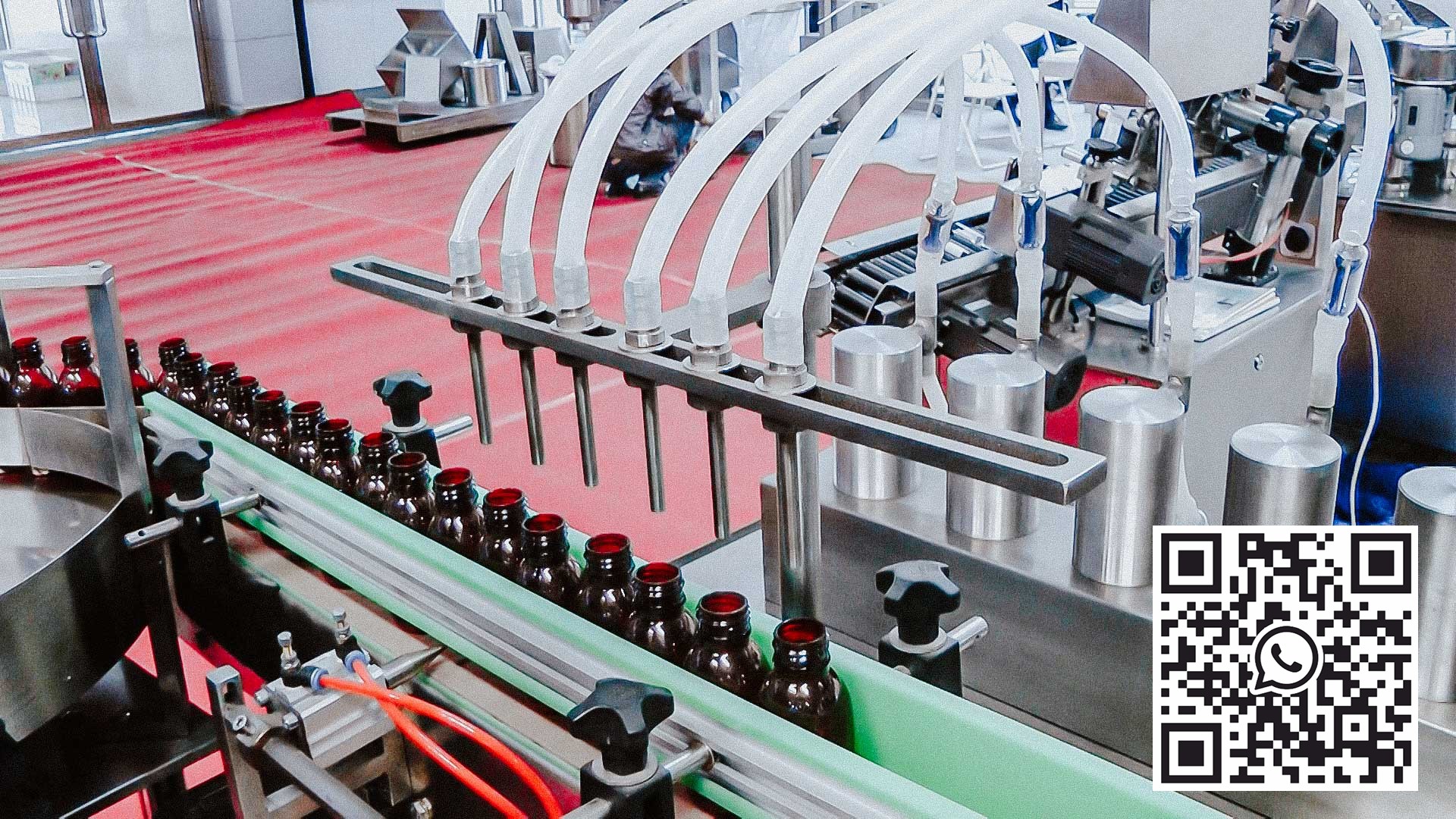Automatinė plastikinių vaistų butelių užpildymo ir uždarymo mašina