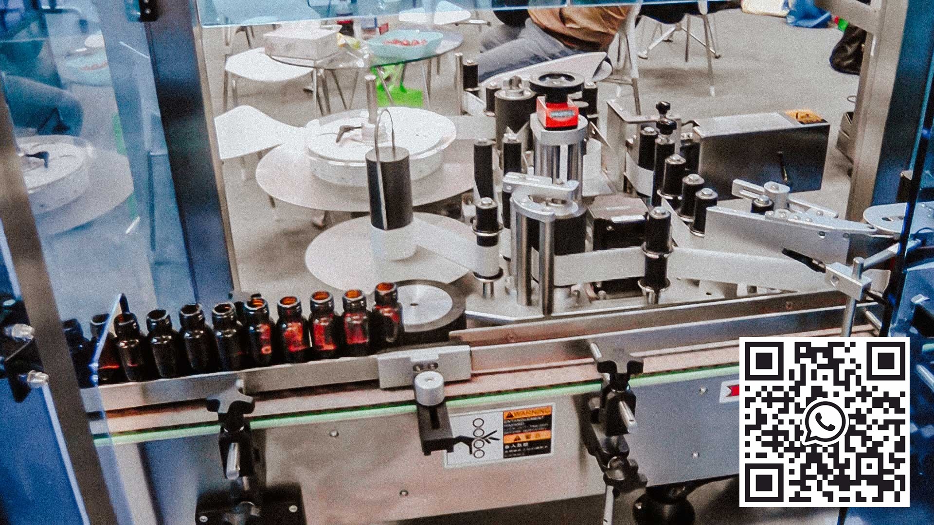 Automatinė etikečių klijavimo mašina etiketėms ant stiklinių butelių žymėti