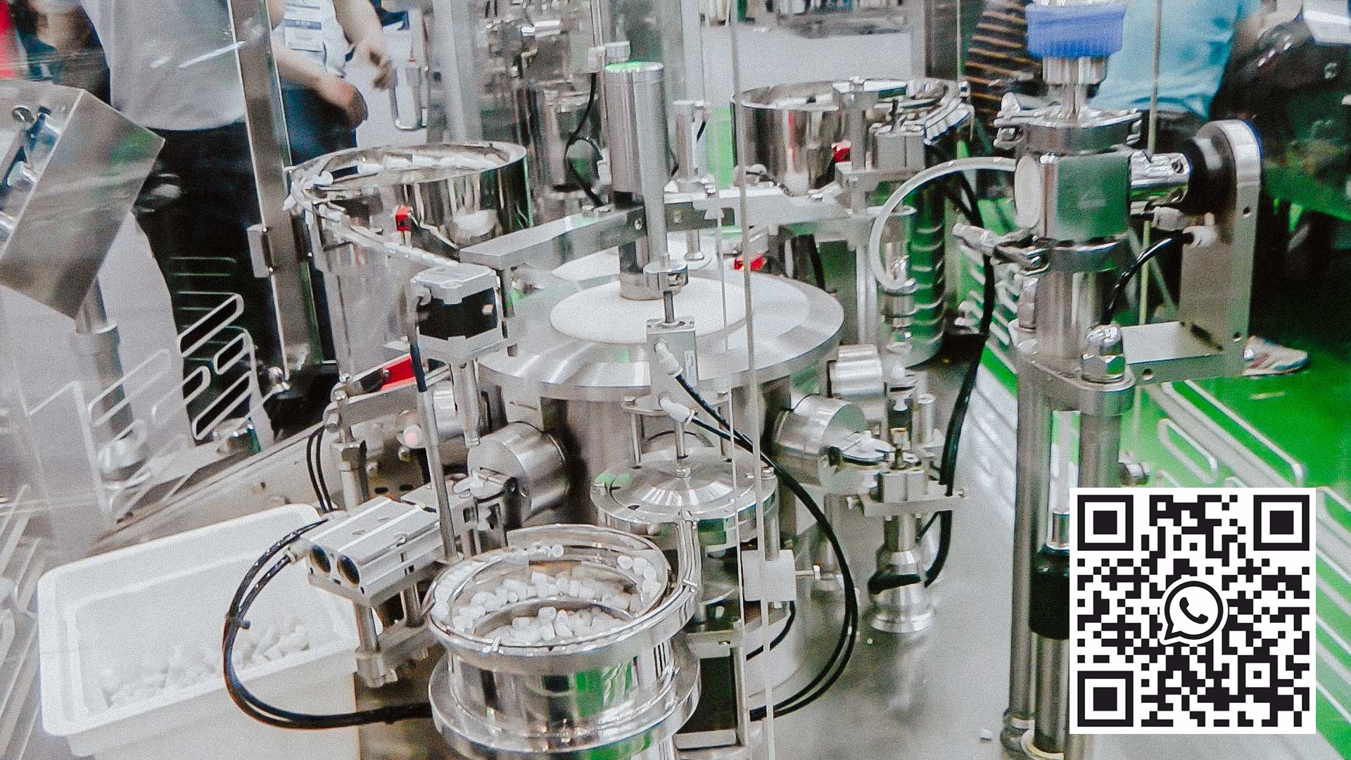 Automatinis mašinos surinkimas ir plastikinių švirkštų uždengimas
