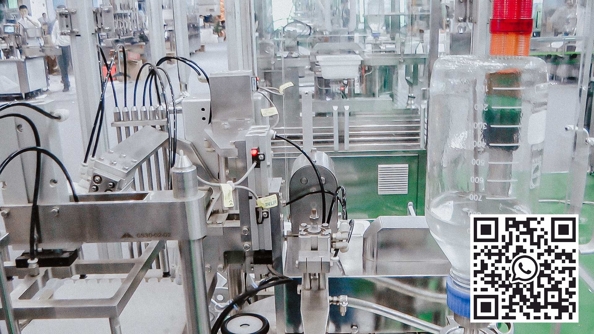 Automatinis mašinos surinkimas ir plastikinių švirkštų uždengimas