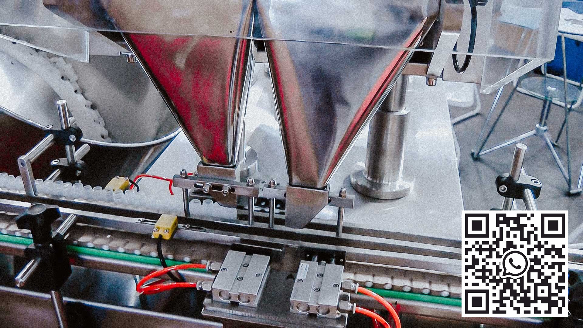 Automatinis kapsulių ir tablečių pakavimas ir uždarymas plastikiniuose buteliuose
