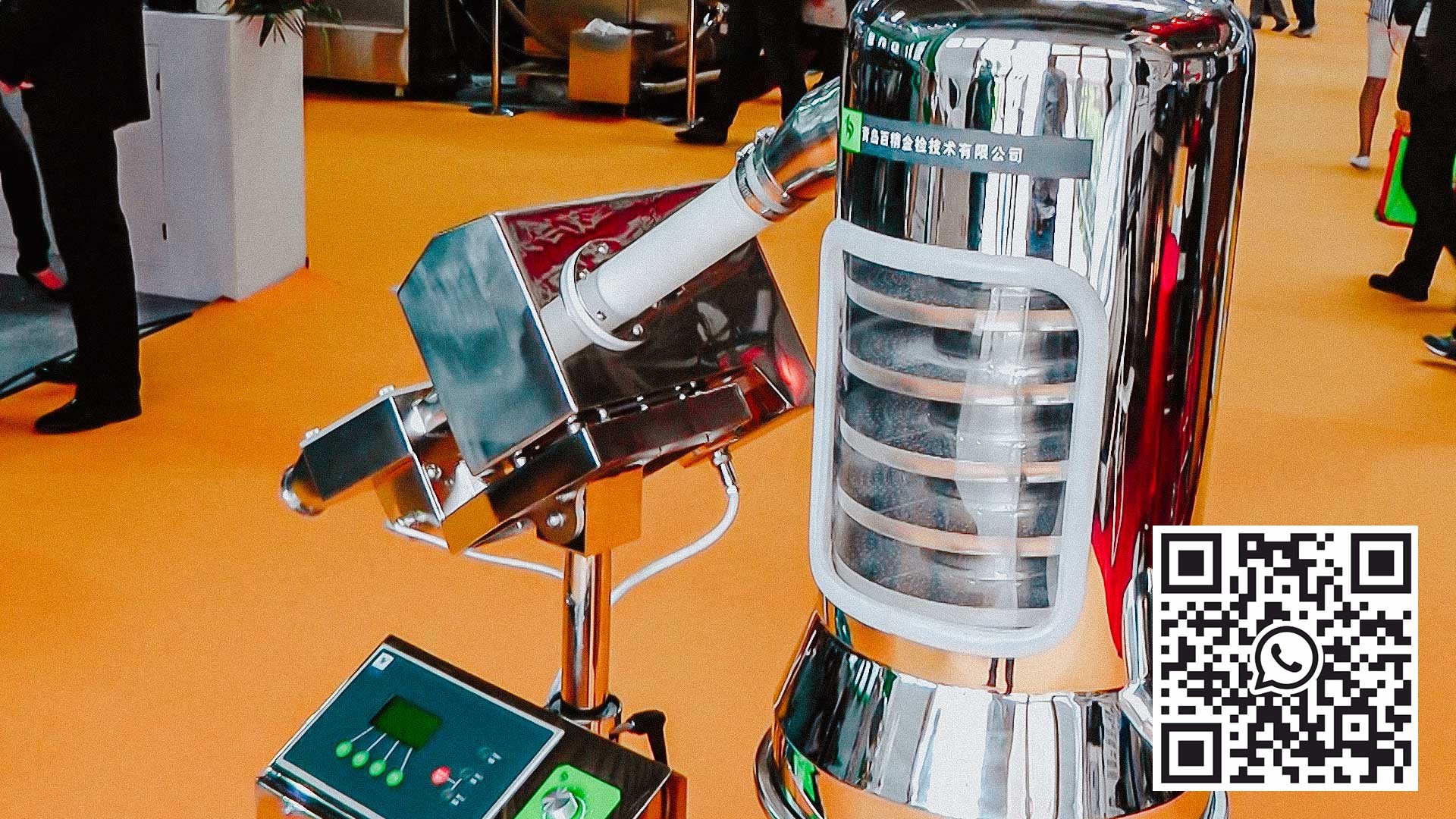 Automatinis farmacinių tablečių ir kapsulių blizgiklis su dulkių pašalinimu