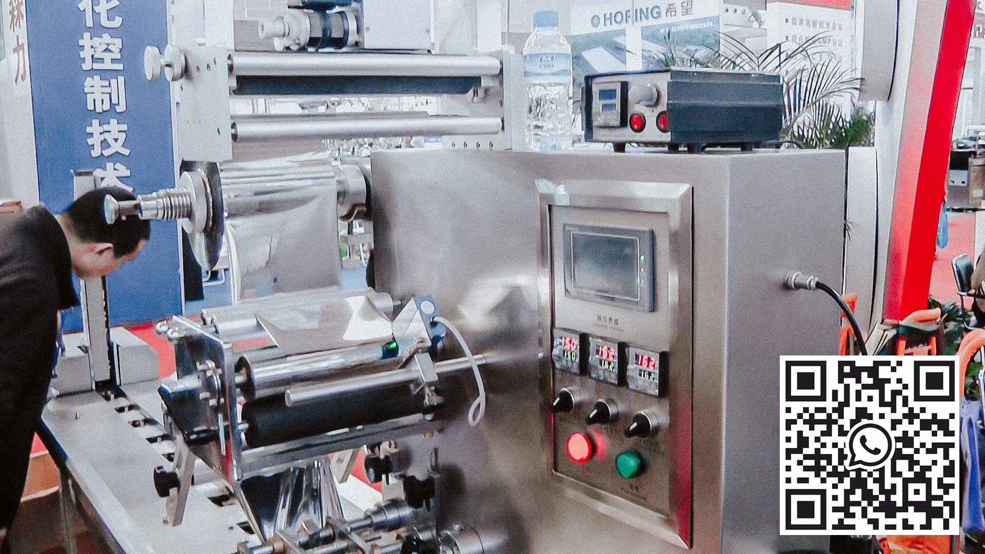 Lizdinių pakuočių aparatas, paruoštas supakuoti su kapsulėmis, supakuotose į maišelius