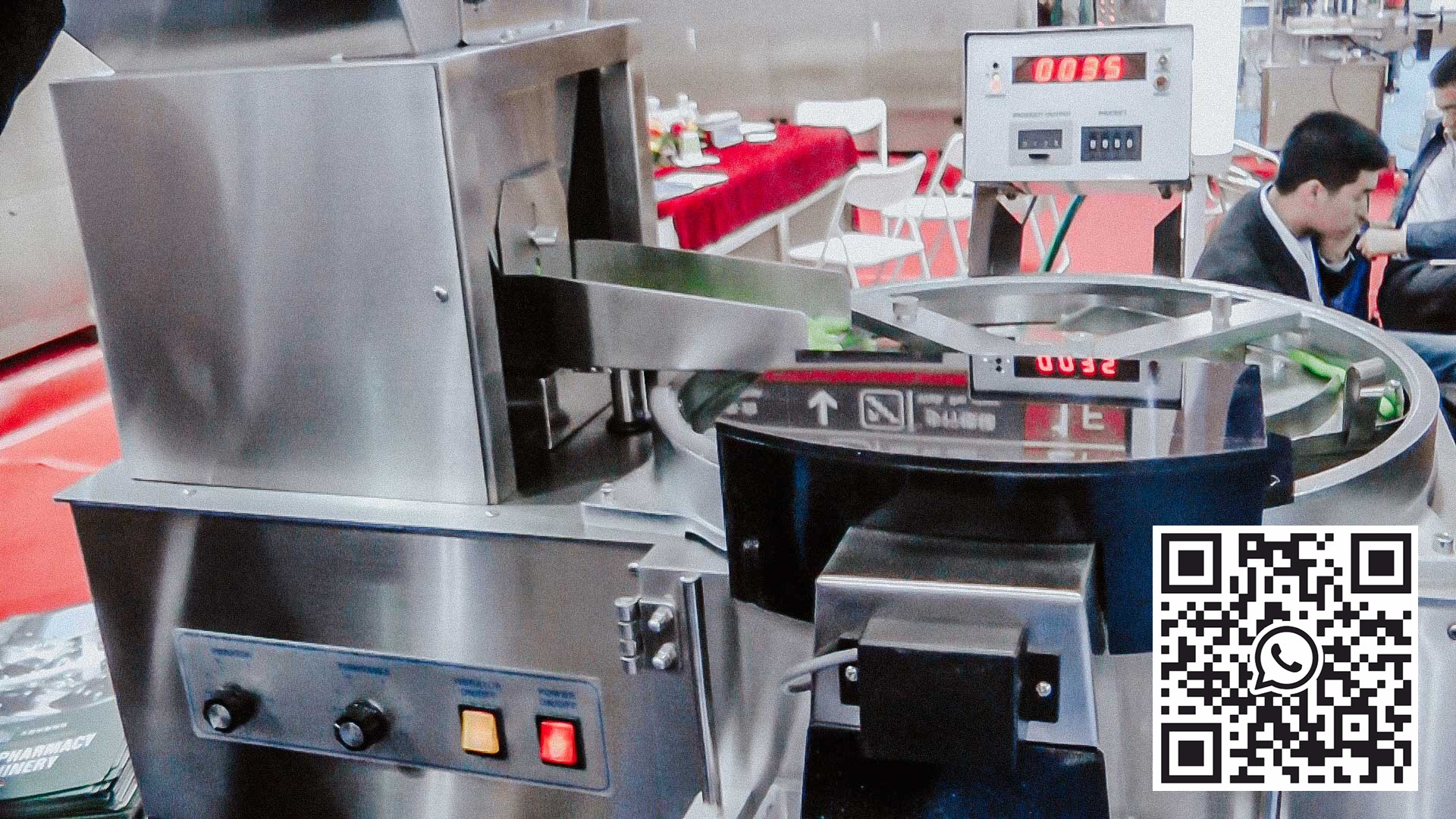 Tablečių skaičiavimas ir pakavimas į plastikinių butelių darbastalio įrangą