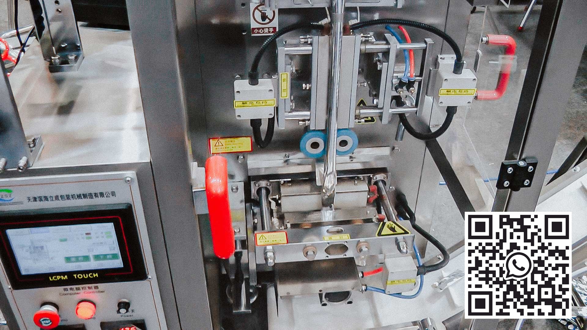 Įranga miltelių granulių medžiagoms pakuoti į plastikinius lazdeles