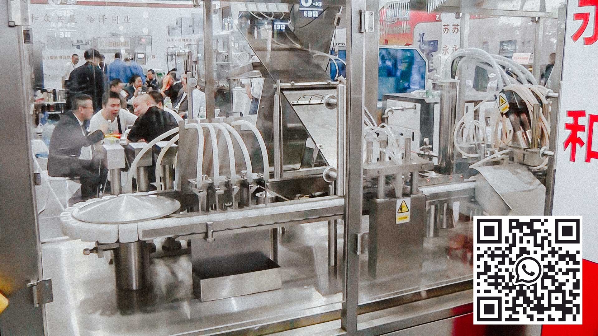 Plastikiniai buteliukai ir plastikiniai dangteliai, skirti greitai išpilstyti į butelius ir uždaryti dangtelius