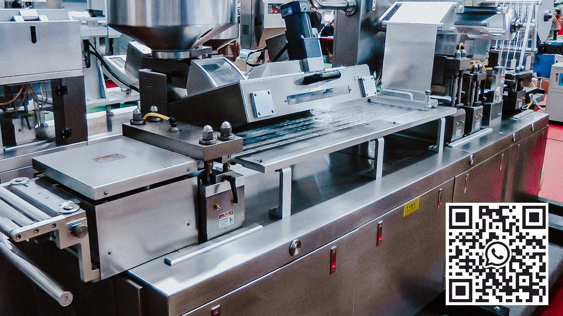 Farmacinė įranga, skirta automatiškai supakuoti tabletes ir kapsules su vaistais lizdinėse plokštelėse