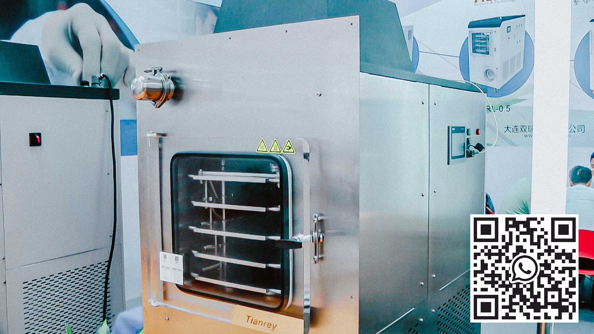 Sublimacinis liofilinis džiovintuvas, skirtas milteliams gaminti iš skystų farmacijos produktų