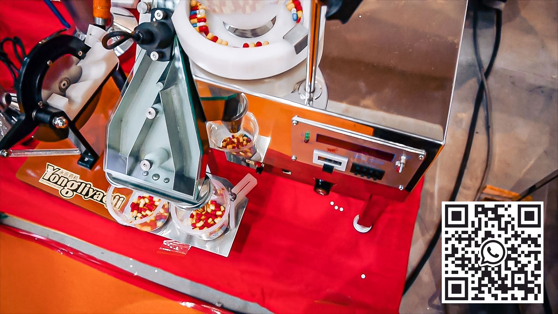 Automatinė tablečių ir kapsulių skaičiavimo ir pakavimo į plastikinius butelius įranga