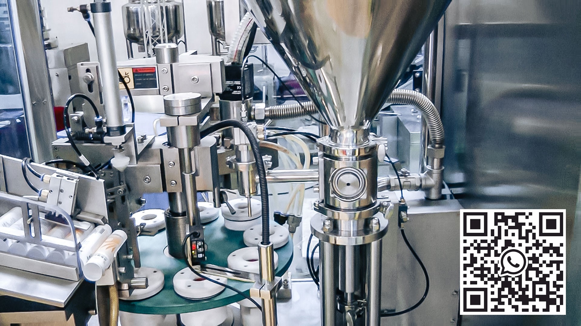 Automatinė kremo užpildymo ir sandarinimo įranga farmacijos gamybos plastikiniuose vamzdeliuose