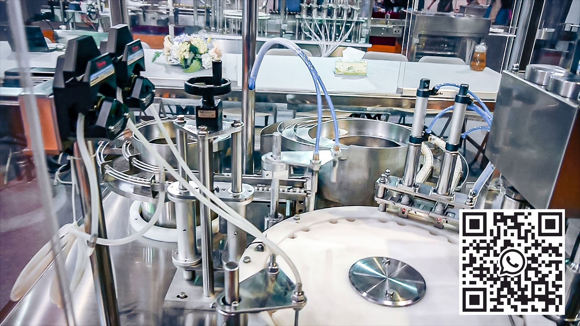 Automatinė skysčių į butelius užpildymo įranga farmacijos gamyboje