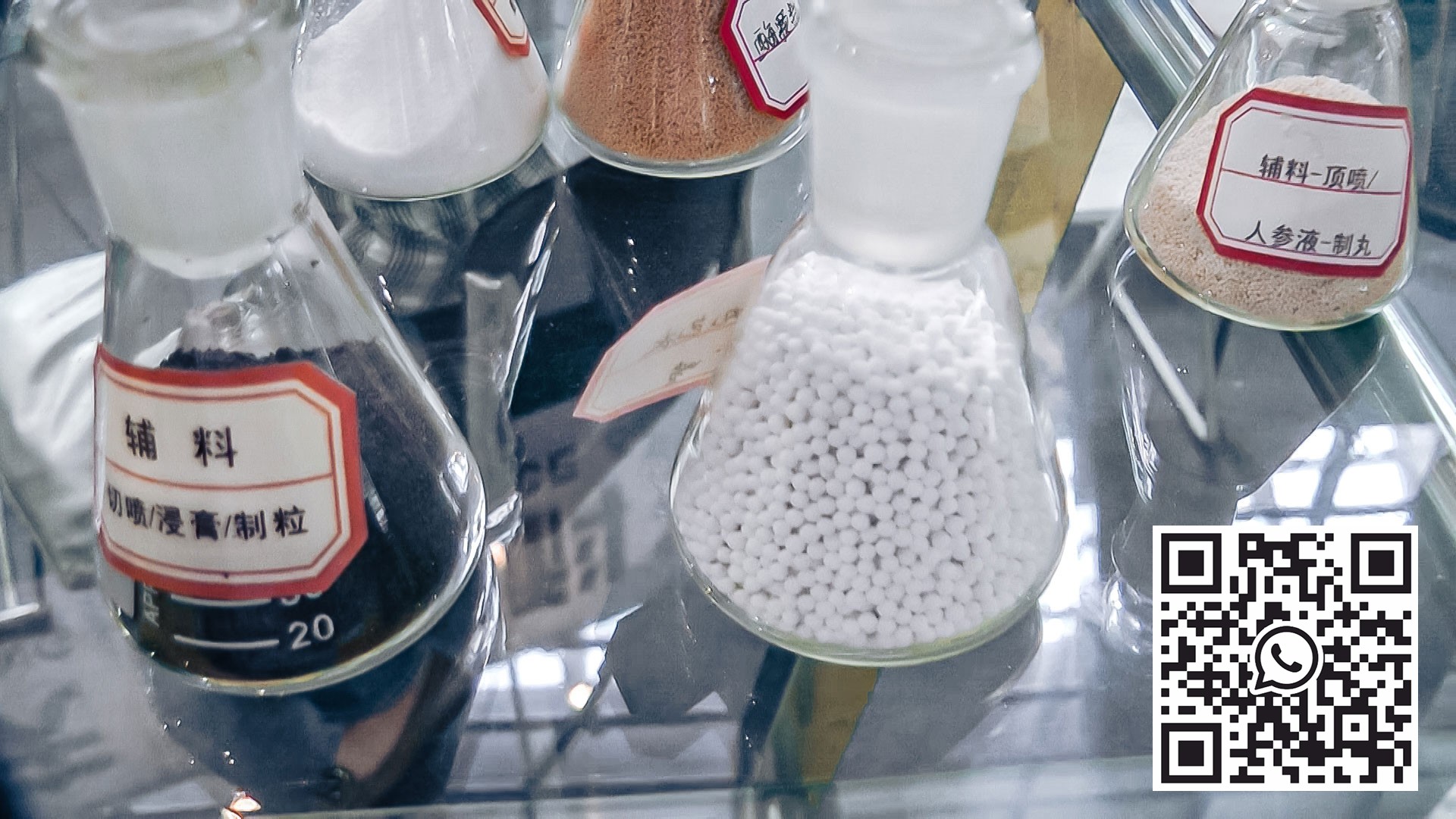 Automatinė miltelių granuliavimo įranga. Granulių mėginys farmacijos gamyboje